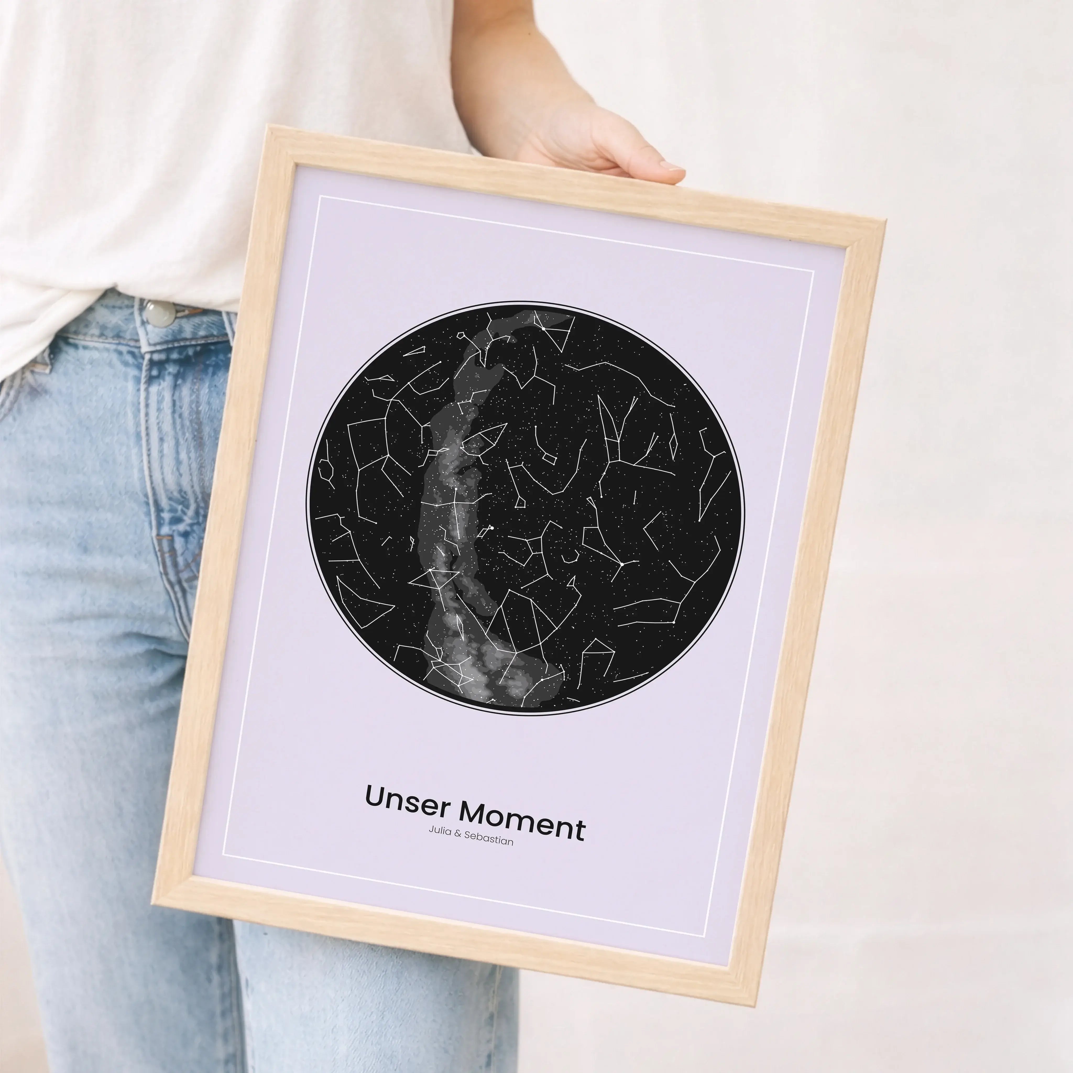 Sternenkarte Poster-Personalisiertes Poster-famprints-Ein Sternenkarte Poster von famprints hält genau den Himmel fest, unter dem eure Geschichte begonnen hat. Du wählst Ort, Datum und Uhrzeit und erhältst eine detailgetreue Sternenkarte, die den echten S