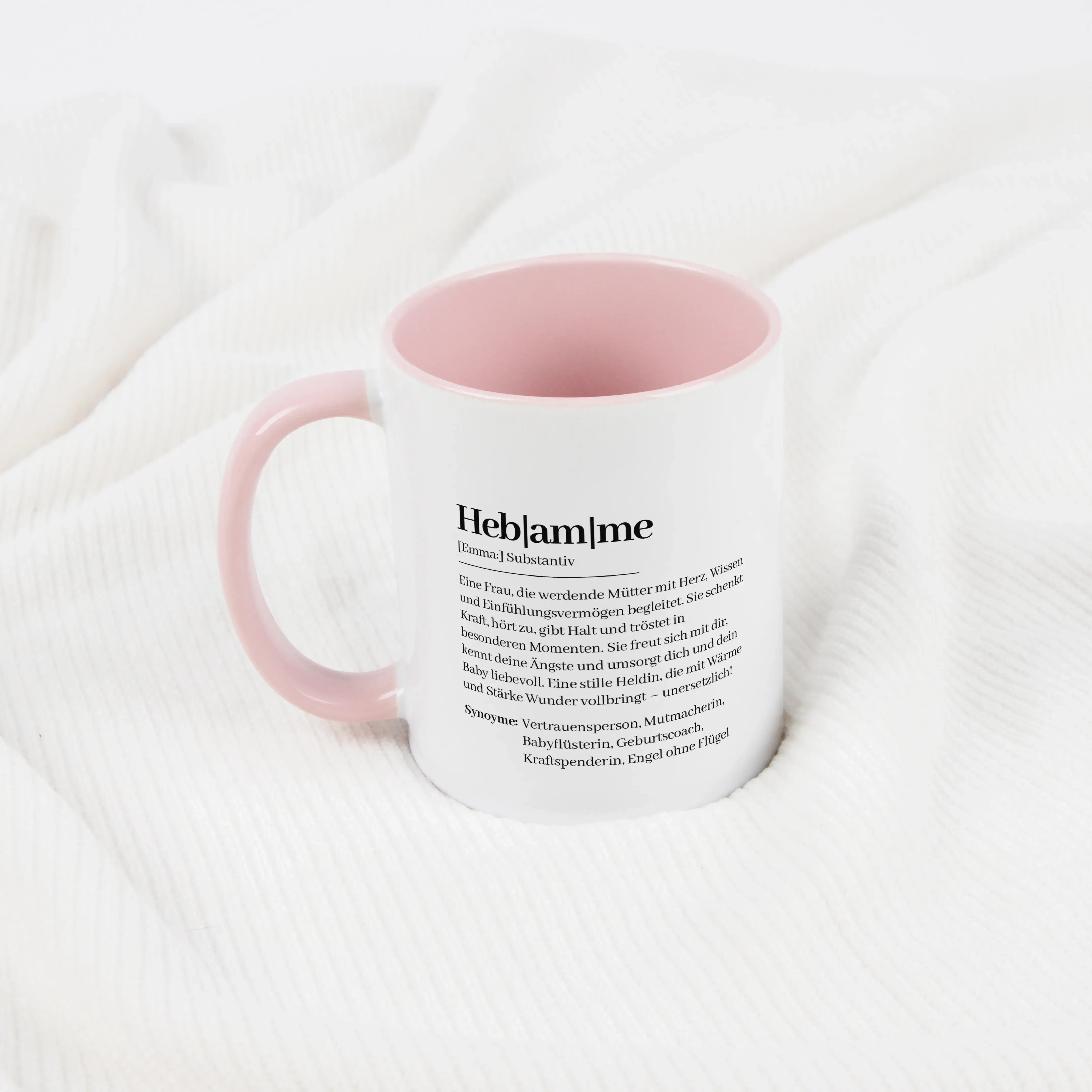 Tasse Definition Hebamme-Keramik Tasse-famprints-Die Tasse Definition Hebamme ist ein persönliches Geschenk für einen Menschen, der in einer ganz besonderen Zeit an deiner Seite war. Das Design im liebevollen Duden Stil beschreibt mit einfühlsamen Worten,