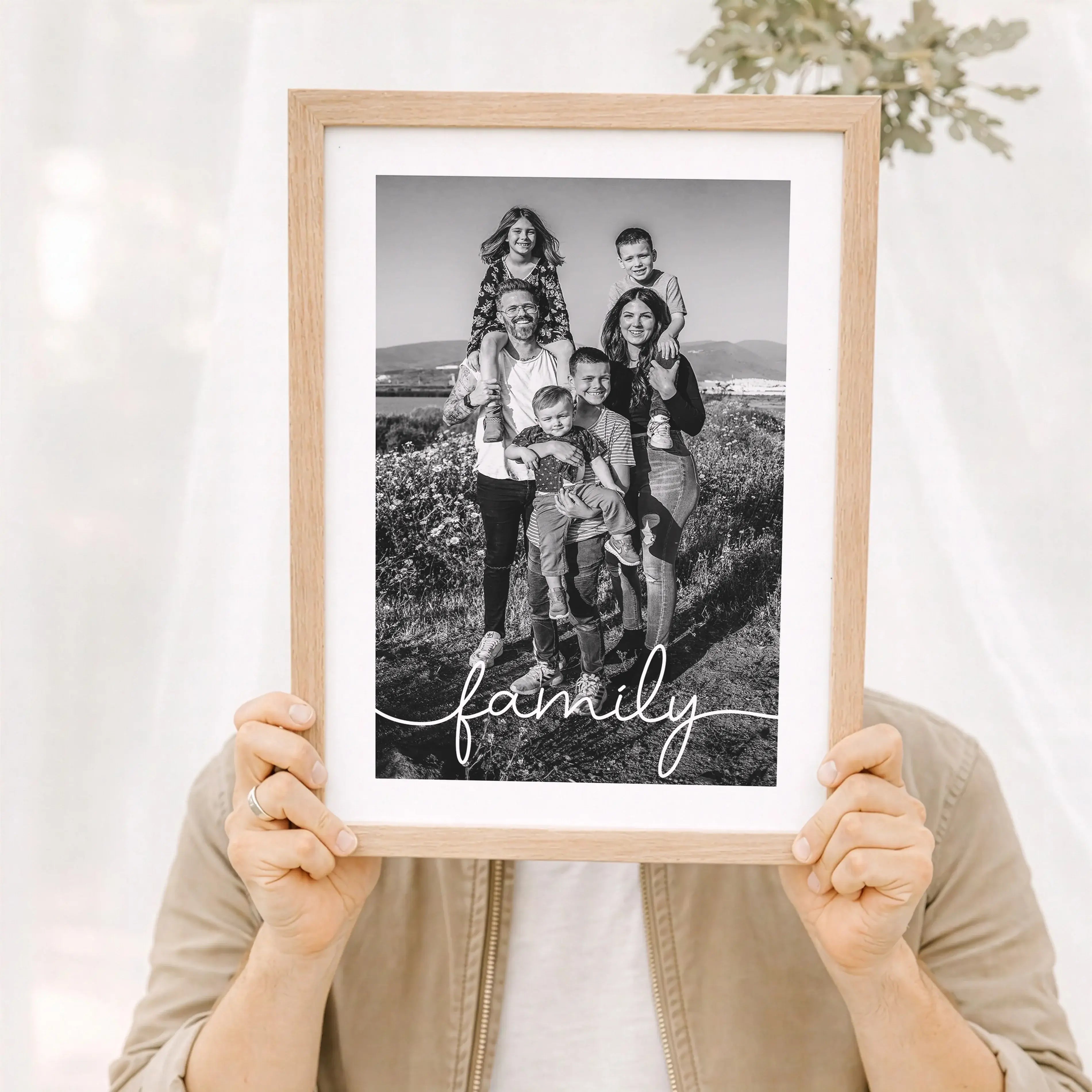 Familienposter mit Foto-Personalisiertes Poster-famprints-Ein Familienposter mit Foto von famprints hält das fest, was euch als Familie ausmacht. Dein Lieblingsfoto wird zum Mittelpunkt eines hochwertigen Posters, das du im Konfigurator individuell gestal