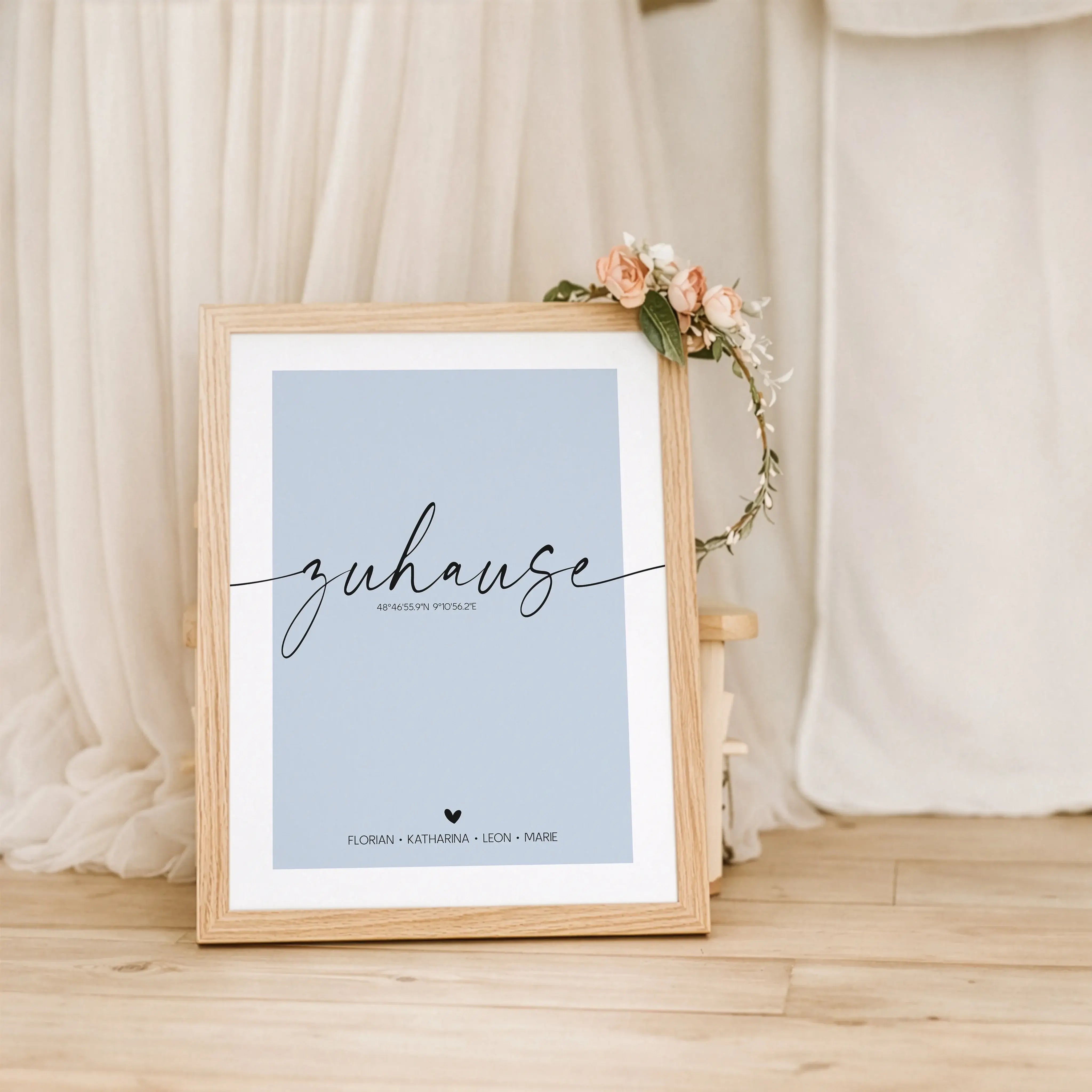 Poster Zuhause No2-Personalisiertes Poster-famprints-Poster Zuhause No2 steht für einen Ort, der mehr ist als vier Wände. Dein Zuhause ist da, wo deine Familie lebt, lacht und jeden Tag gemeinsame Momente entstehen. Genau das macht dieses personalisierte