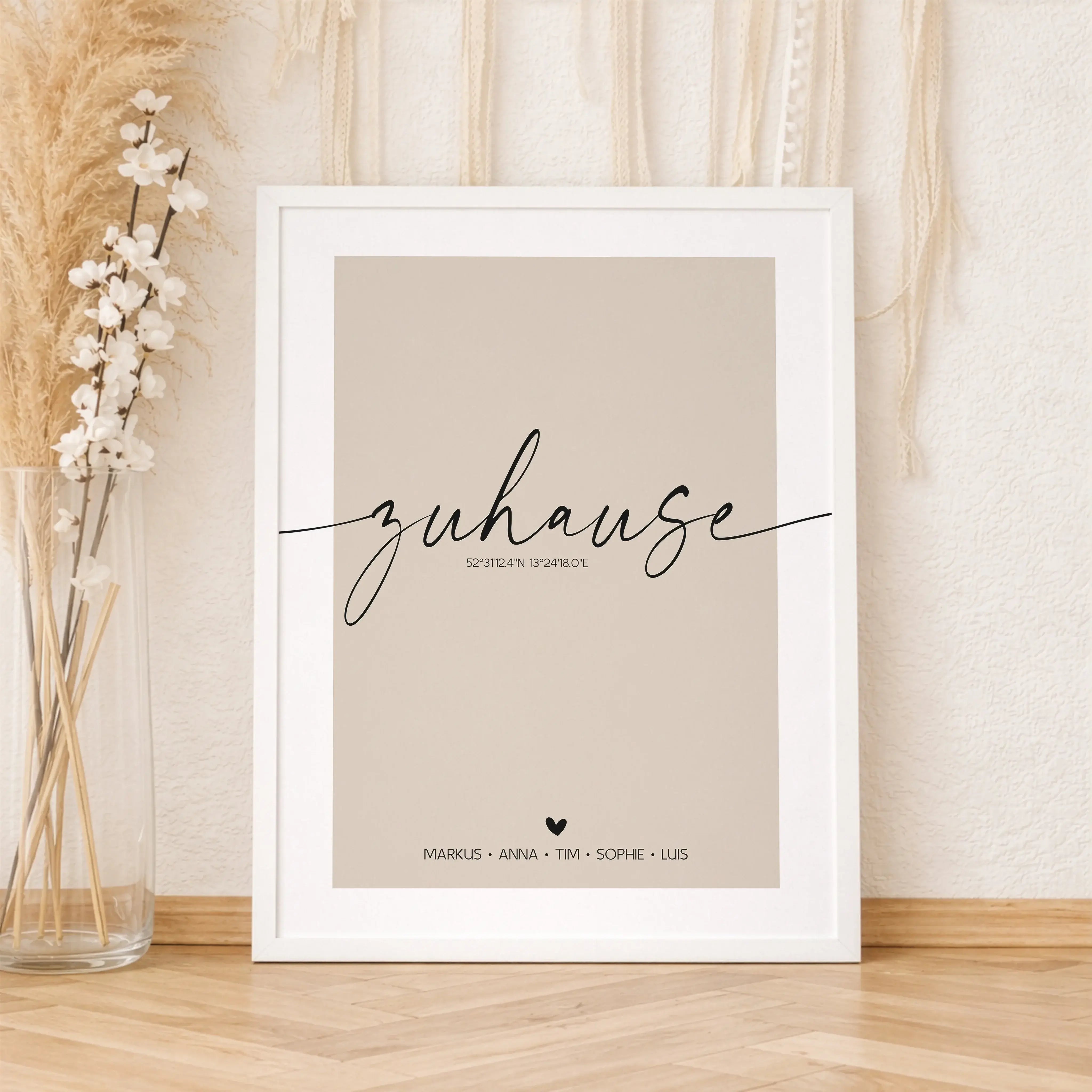 Poster Zuhause No2-Personalisiertes Poster-famprints-Poster Zuhause No2 steht für einen Ort, der mehr ist als vier Wände. Dein Zuhause ist da, wo deine Familie lebt, lacht und jeden Tag gemeinsame Momente entstehen. Genau das macht dieses personalisierte