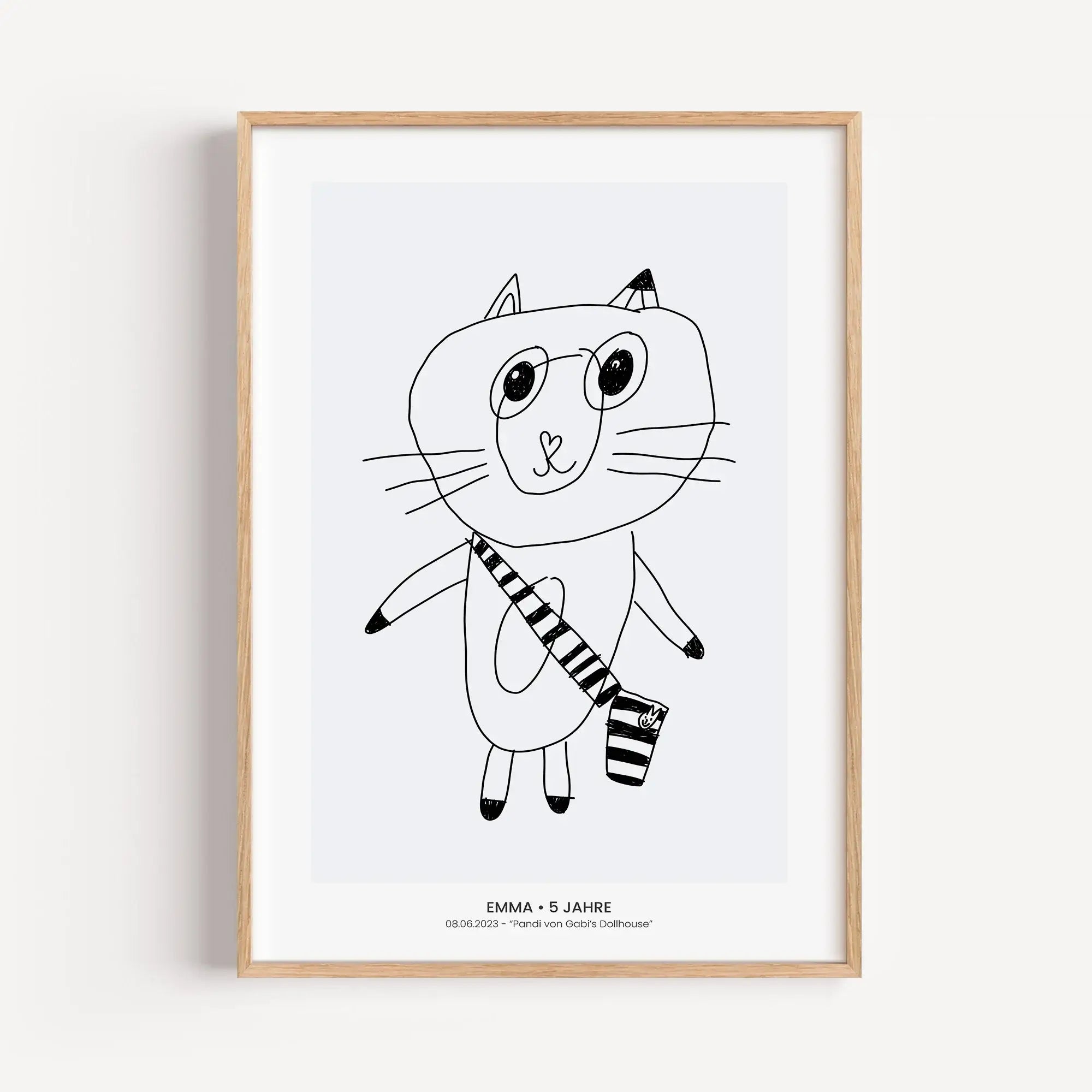 Kinderkunst Poster No1-Personalisiertes Poster-famprints-Kinderkunst Poster No1 verwandelt die Zeichnung deines Kindes direkt im Konfigurator in ein hochwertiges Poster. Du lädst einfach ein Foto des gemalten Kunstwerks hoch und siehst sofort, wie daraus