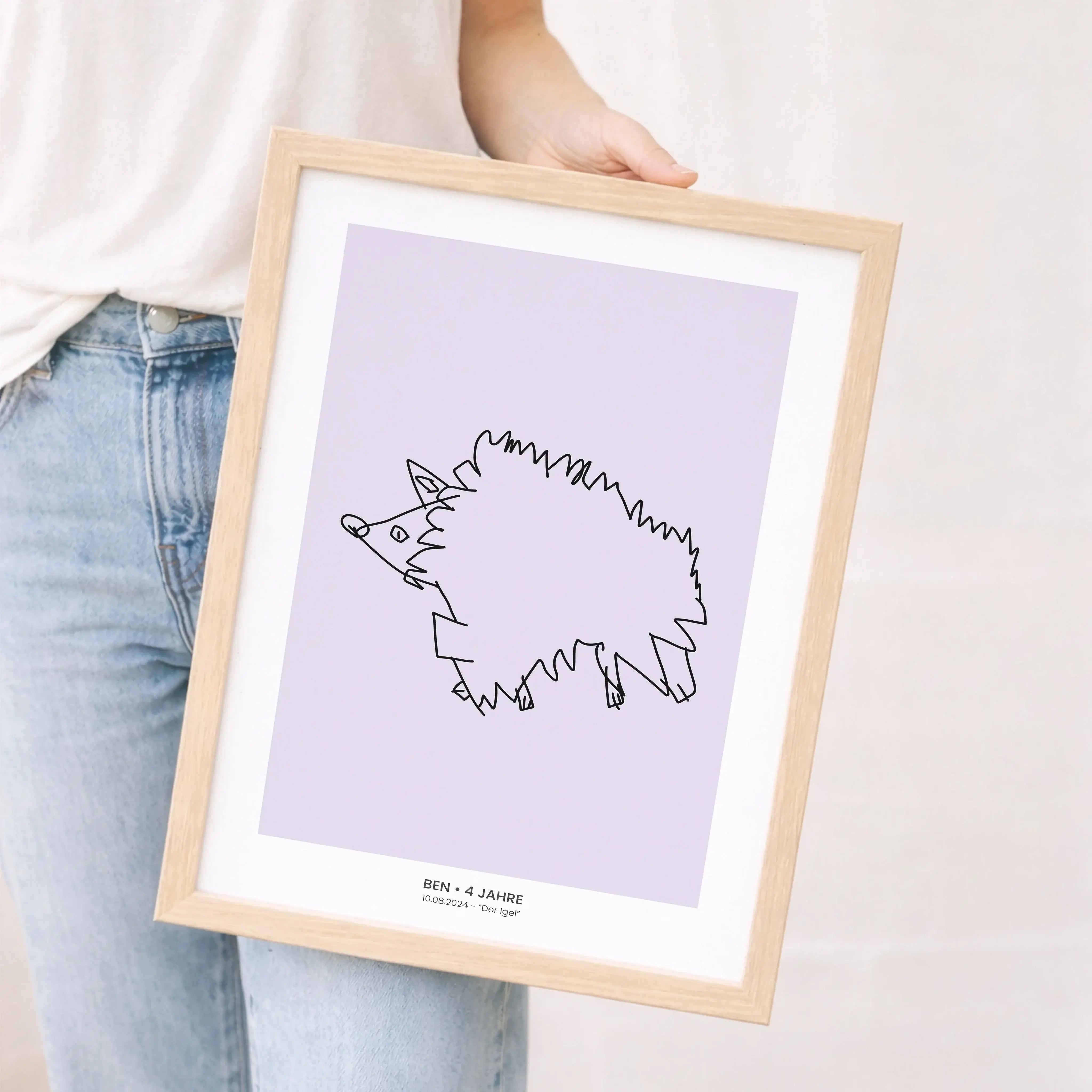 Kinderkunst Poster No1-Personalisiertes Poster-famprints-Kinderkunst Poster No1 verwandelt die Zeichnung deines Kindes direkt im Konfigurator in ein hochwertiges Poster. Du lädst einfach ein Foto des gemalten Kunstwerks hoch und siehst sofort, wie daraus