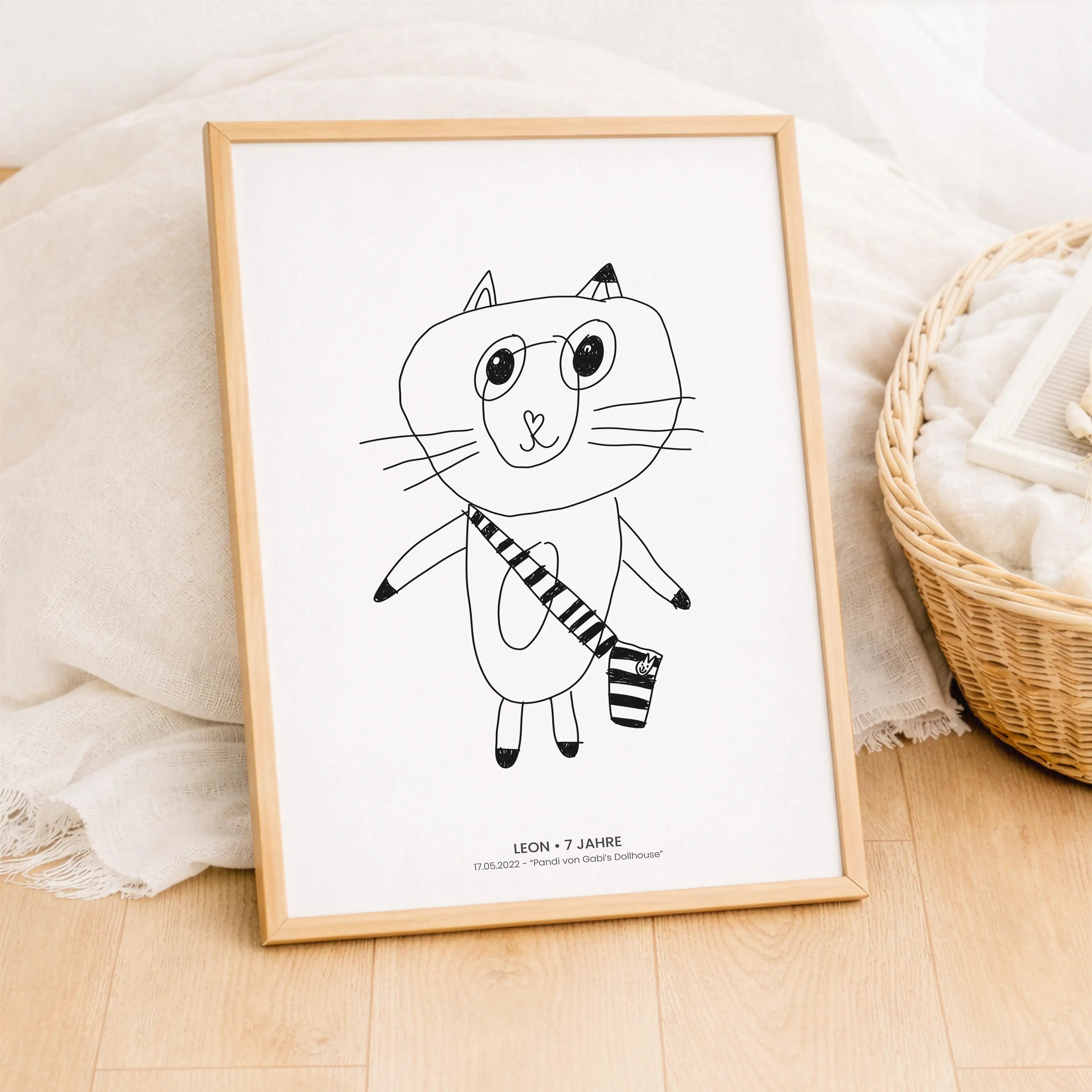 Kinderkunst Poster No1-Personalisiertes Poster-famprints-Kinderkunst Poster No1 verwandelt die Zeichnung deines Kindes direkt im Konfigurator in ein hochwertiges Poster. Du lädst einfach ein Foto des gemalten Kunstwerks hoch und siehst sofort, wie daraus