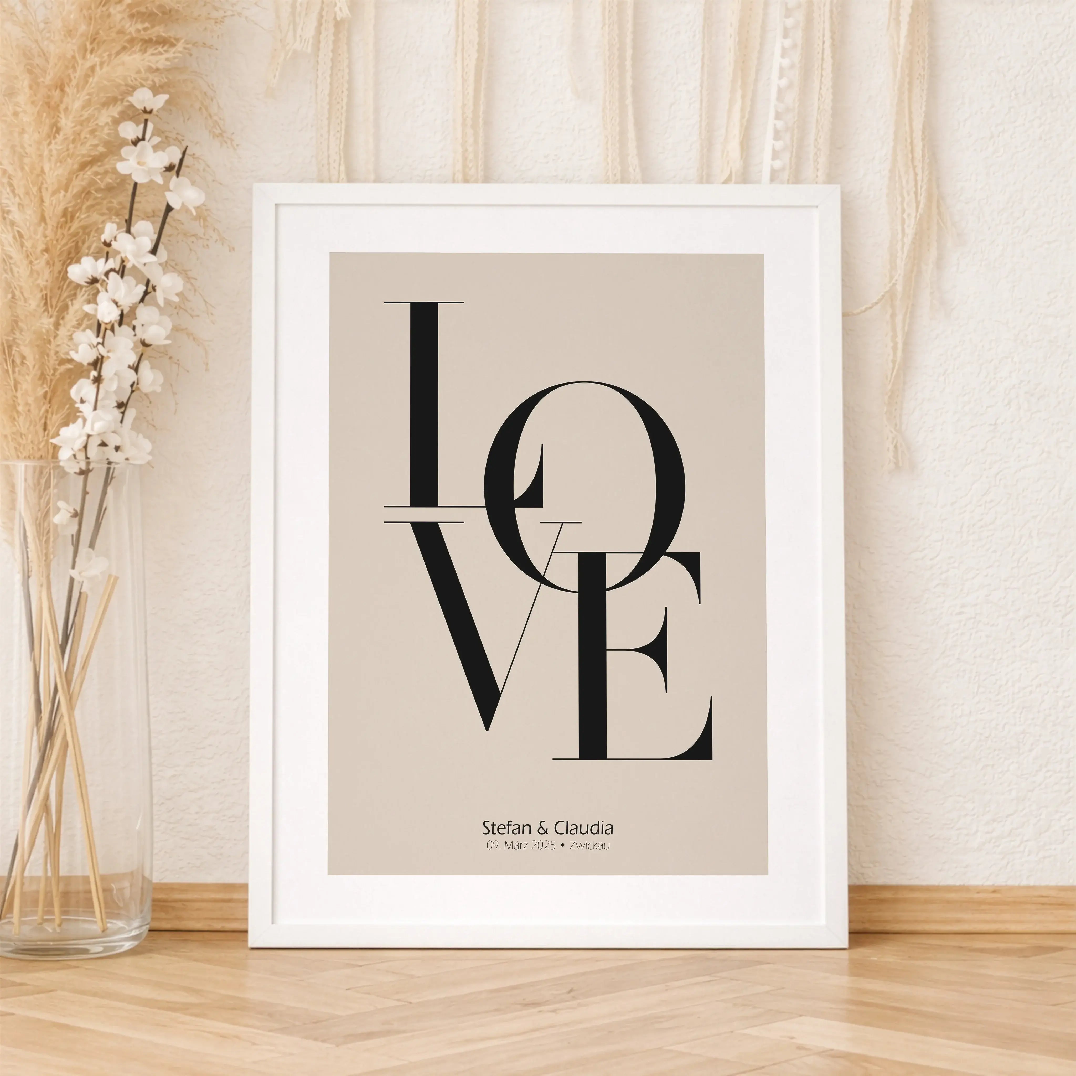 Love Poster mit Namen-Personalisiertes Poster-famprints-Ein Love Poster mit Namen ist mehr als ein schönes Bild, es ist eine persönliche Botschaft für einen besonderen Menschen. Bei famprints gestaltest du dein Poster individuell mit Namen, Datum oder Ort