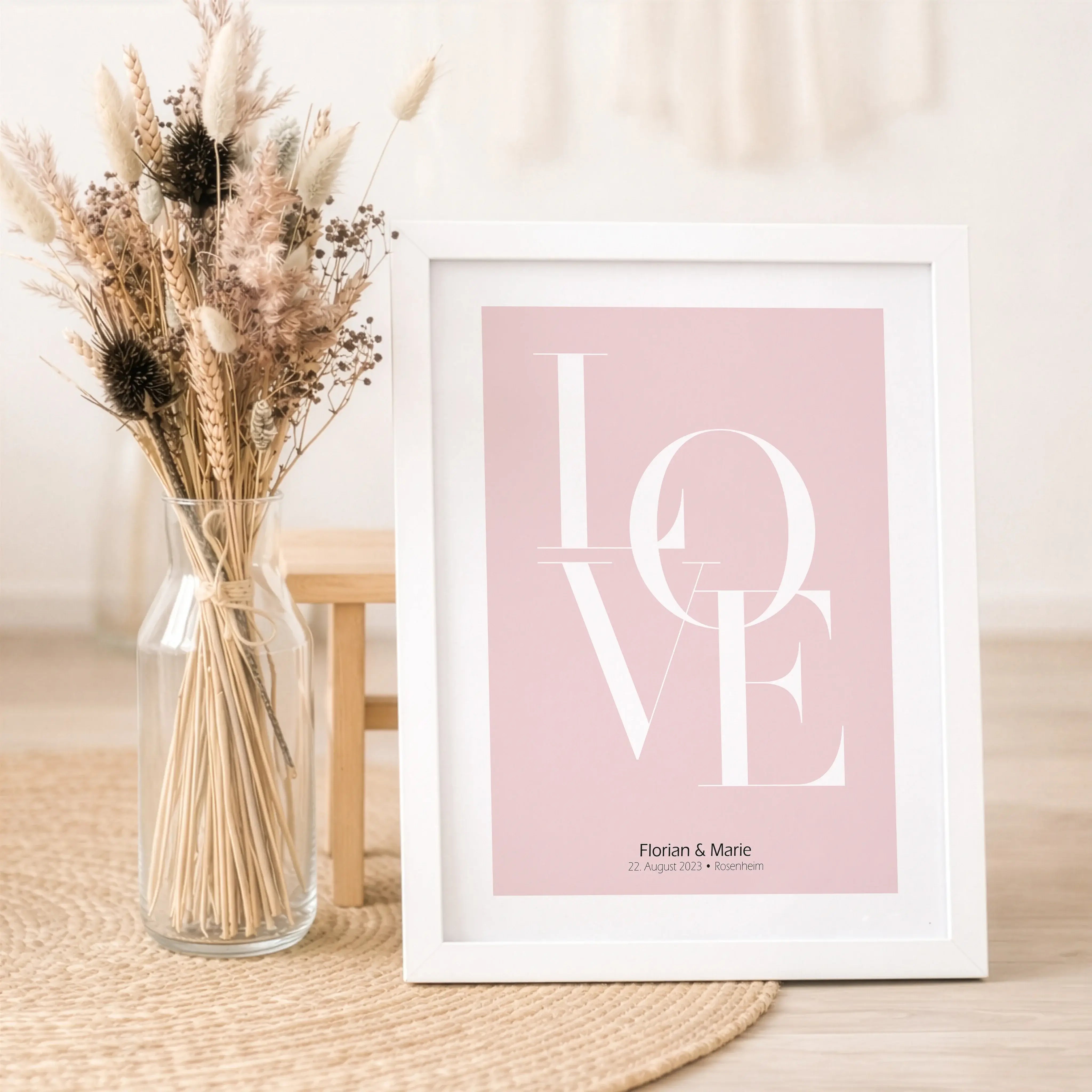 Love Poster mit Namen-Personalisiertes Poster-famprints-Ein Love Poster mit Namen ist mehr als ein schönes Bild, es ist eine persönliche Botschaft für einen besonderen Menschen. Bei famprints gestaltest du dein Poster individuell mit Namen, Datum oder Ort
