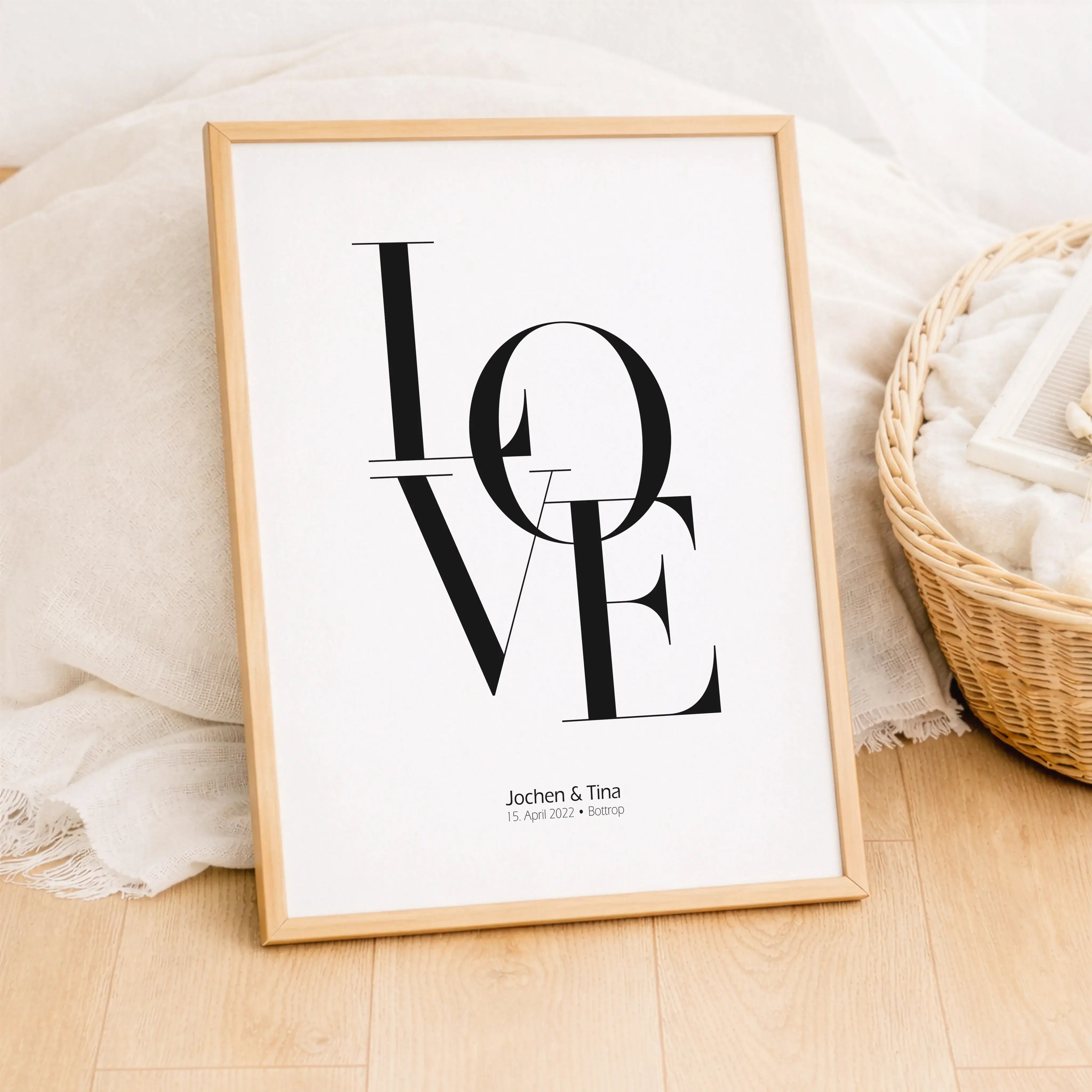 Love Poster mit Namen-Personalisiertes Poster-famprints-Ein Love Poster mit Namen ist mehr als ein schönes Bild, es ist eine persönliche Botschaft für einen besonderen Menschen. Bei famprints gestaltest du dein Poster individuell mit Namen, Datum oder Ort