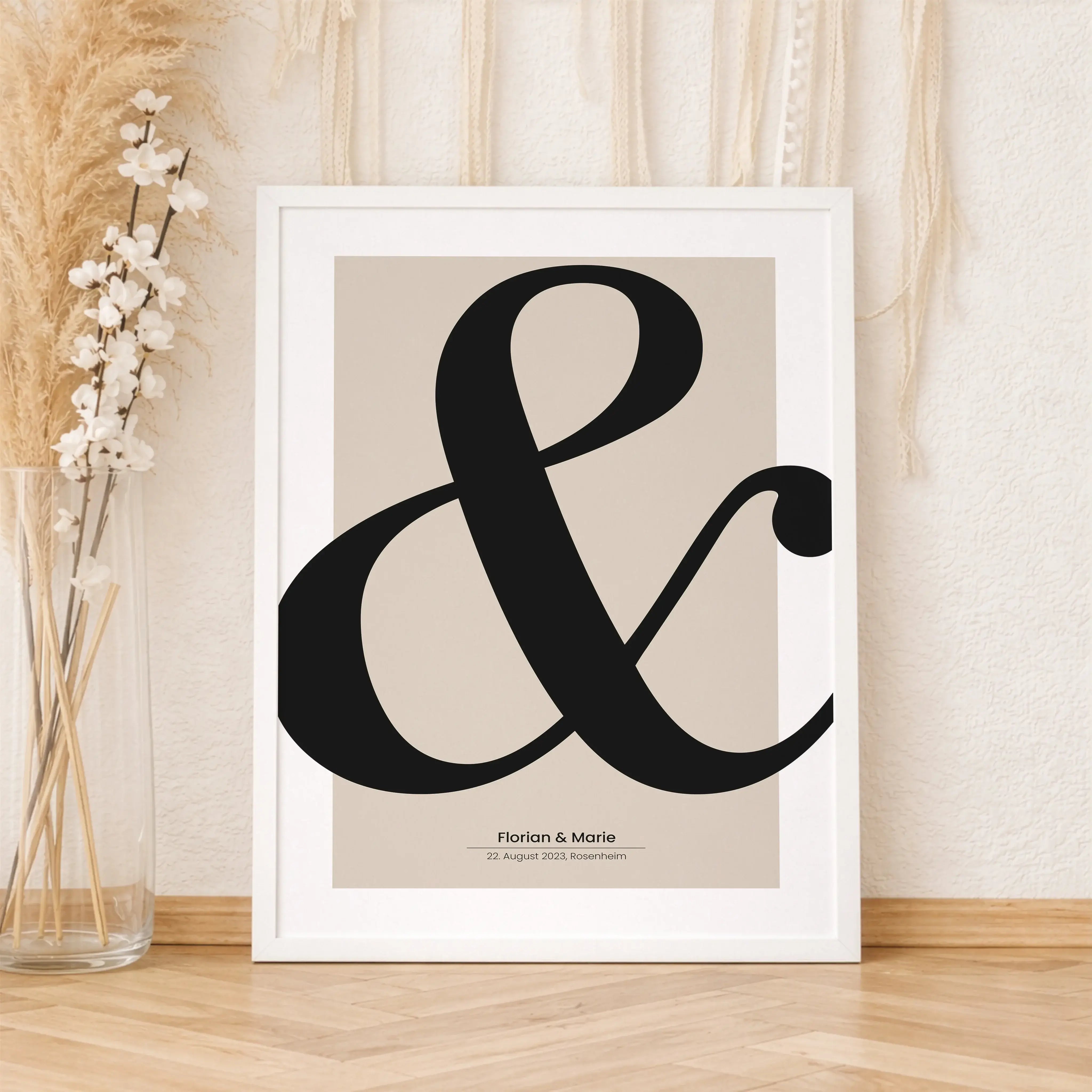 Hochzeitsposter '&'-Personalisiertes Poster-famprints-Das Hochzeitsposter '&' steht für das, was euch verbindet. Zwei Namen, ein Datum und ein gemeinsamer Weg. Das schlichte Und-Zeichen rückt eure Beziehung in den Mittelpunkt und macht aus einem Moment ei