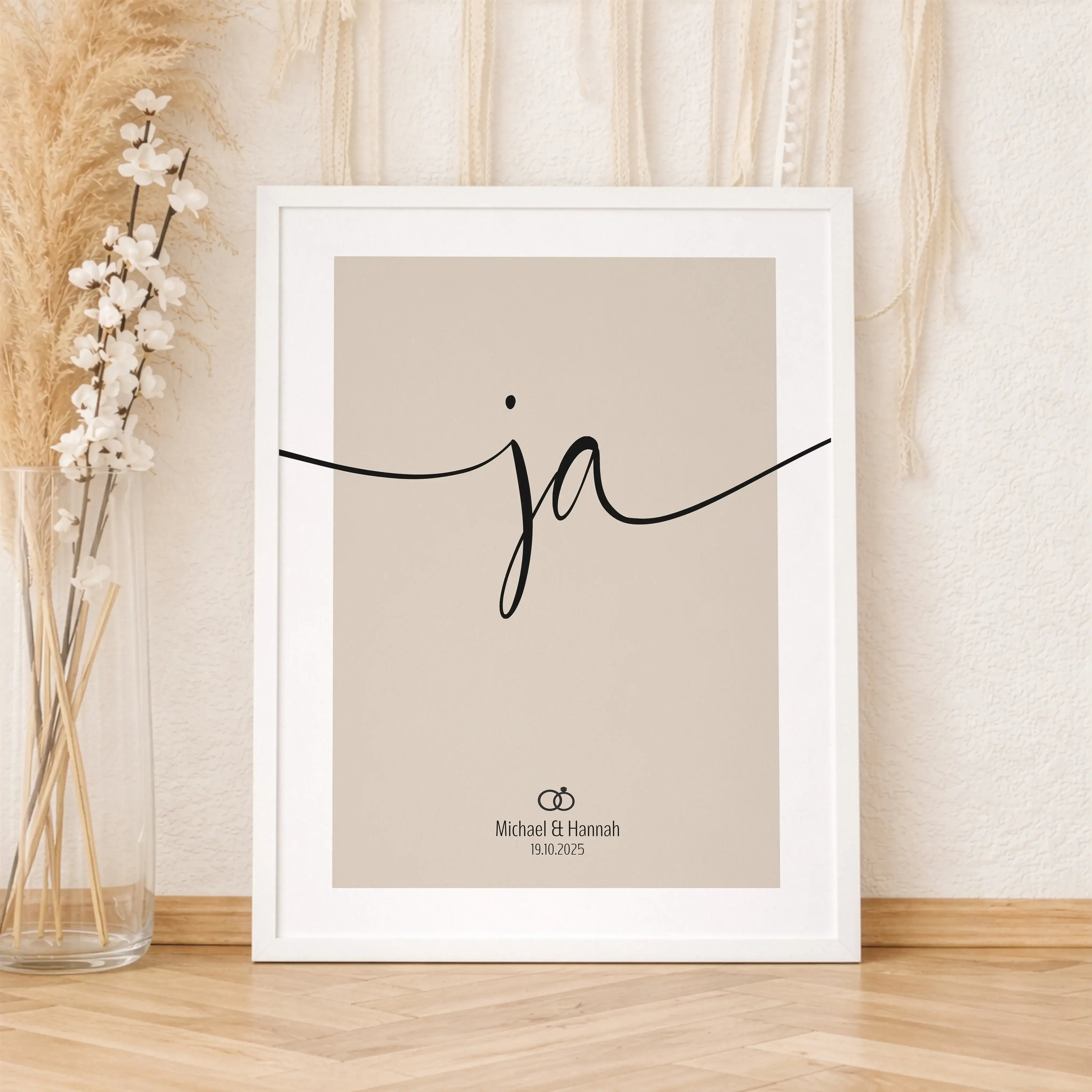 Ja Poster-Personalisiertes Poster-famprints-Das Ja Poster ist mehr als ein schlichtes Wandbild – es steht für den Moment, in dem aus Liebe ein Versprechen wird. Mit seinem klaren Design und dem ausdrucksstarken Ja-Schriftzug fängt dieses Hochzeitsposter g