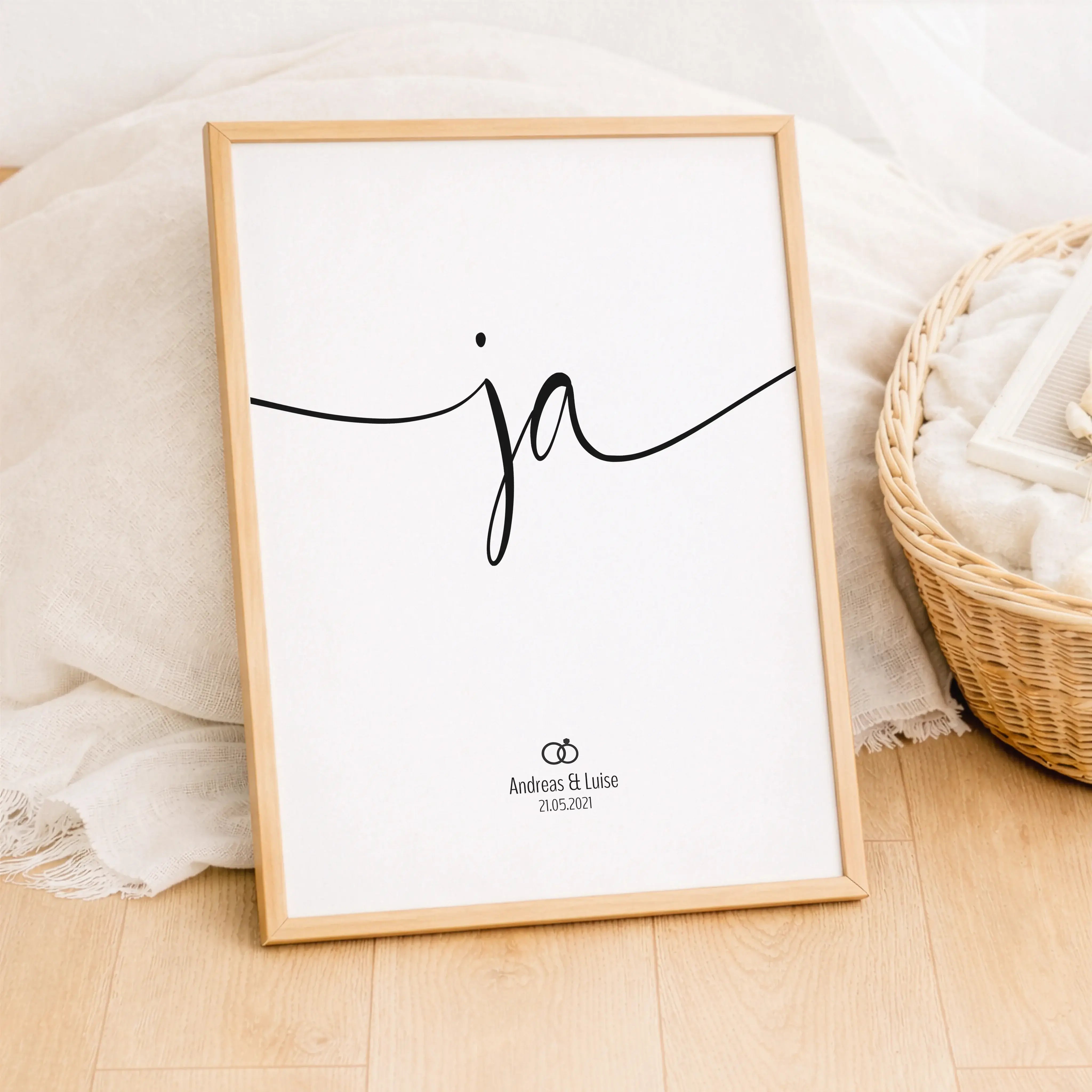 Ja Poster-Personalisiertes Poster-famprints-Das Ja Poster ist mehr als ein schlichtes Wandbild – es steht für den Moment, in dem aus Liebe ein Versprechen wird. Mit seinem klaren Design und dem ausdrucksstarken Ja-Schriftzug fängt dieses Hochzeitsposter g