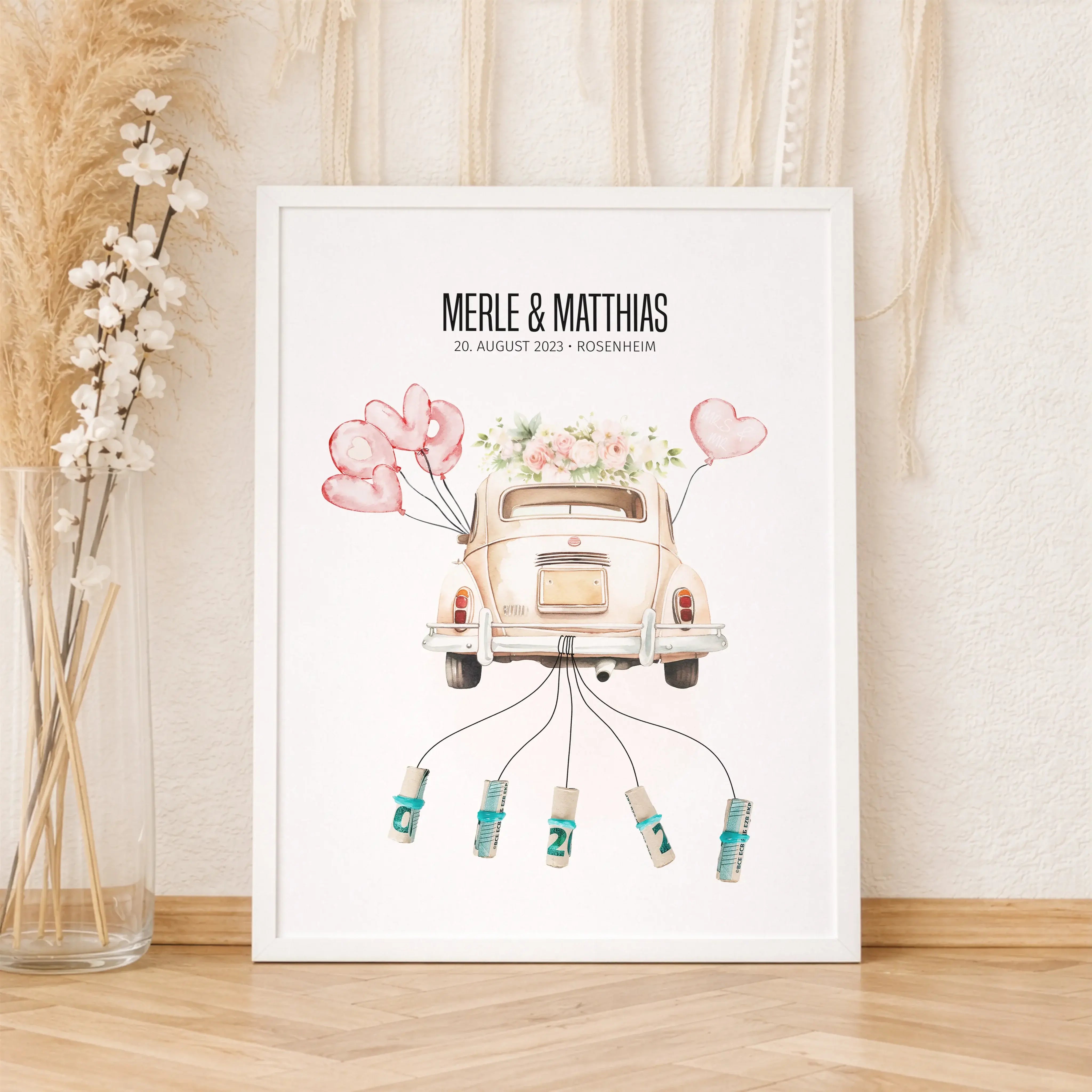 Geldgeschenk Poster Hochzeit-Personalisiertes Poster-famprints-Mit dem Geldgeschenk Poster Hochzeit verschenkst du Geld nicht einfach, sondern verwandelst es in einen echten Hingucker. Das liebevoll illustrierte Hochzeitsmotiv mit Auto, Herzballons und Bl