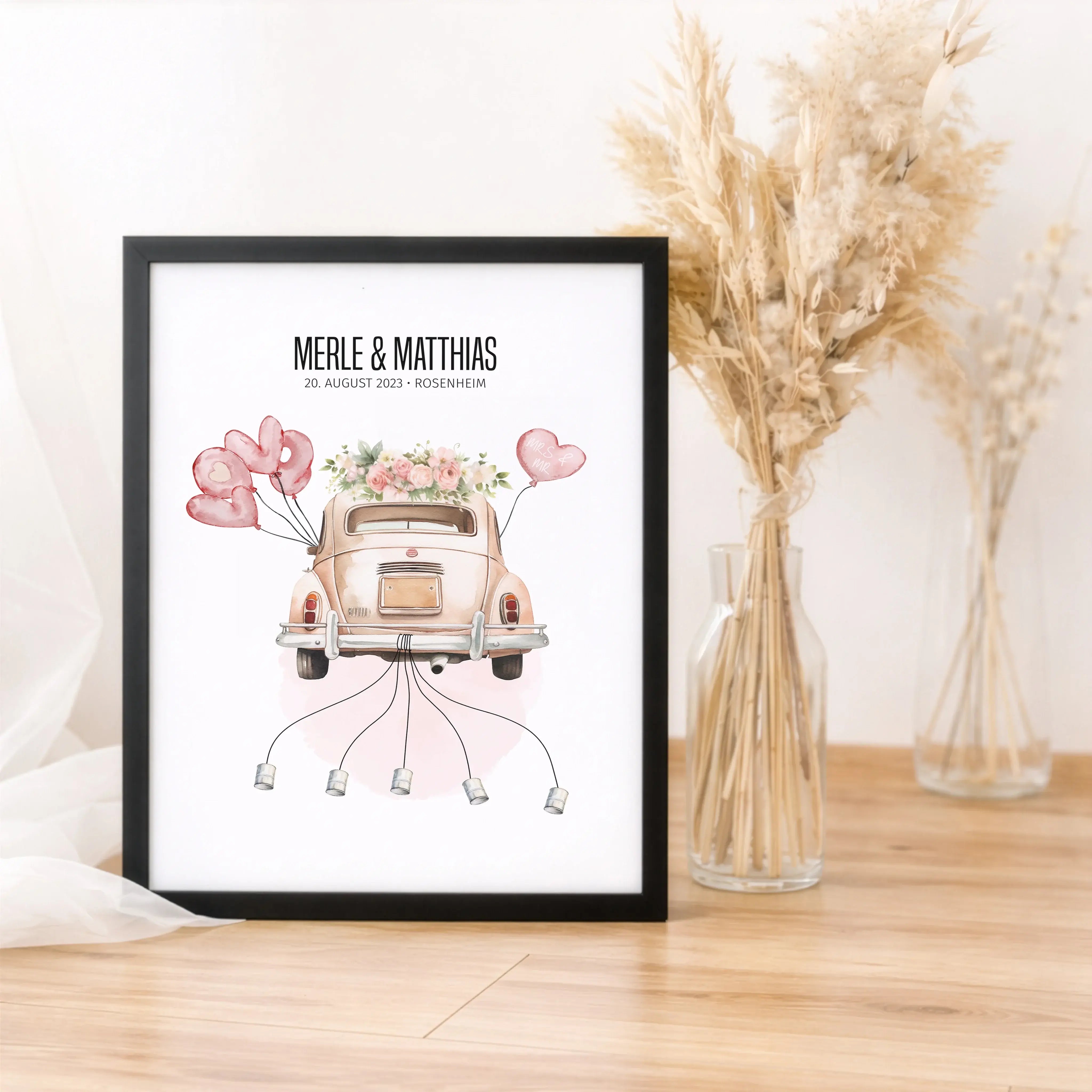 Geldgeschenk Poster Hochzeit-Personalisiertes Poster-famprints-Mit dem Geldgeschenk Poster Hochzeit verschenkst du Geld nicht einfach, sondern verwandelst es in einen echten Hingucker. Das liebevoll illustrierte Hochzeitsmotiv mit Auto, Herzballons und Bl