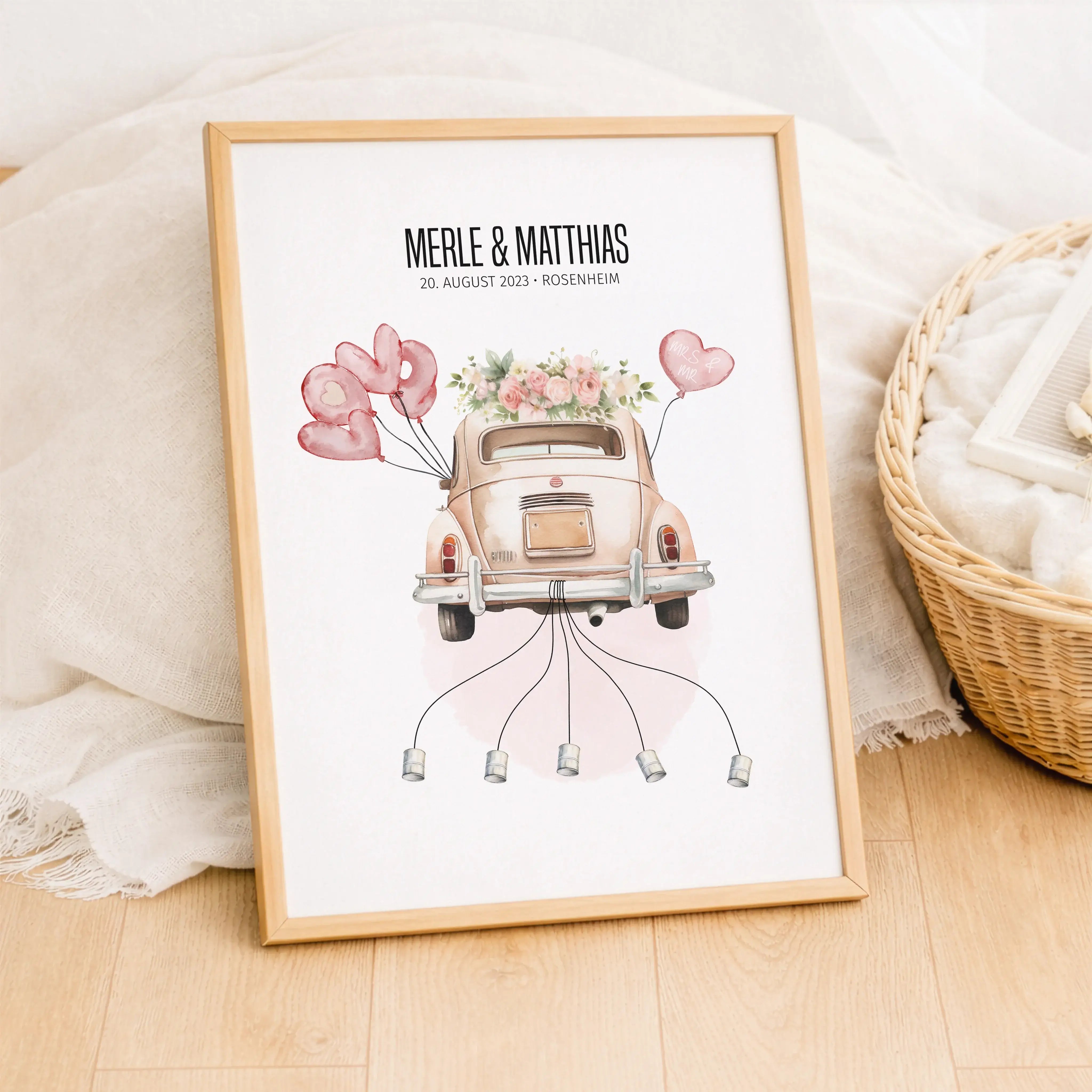 Geldgeschenk Poster Hochzeit-Personalisiertes Poster-famprints-Mit dem Geldgeschenk Poster Hochzeit verschenkst du Geld nicht einfach, sondern verwandelst es in einen echten Hingucker. Das liebevoll illustrierte Hochzeitsmotiv mit Auto, Herzballons und Bl