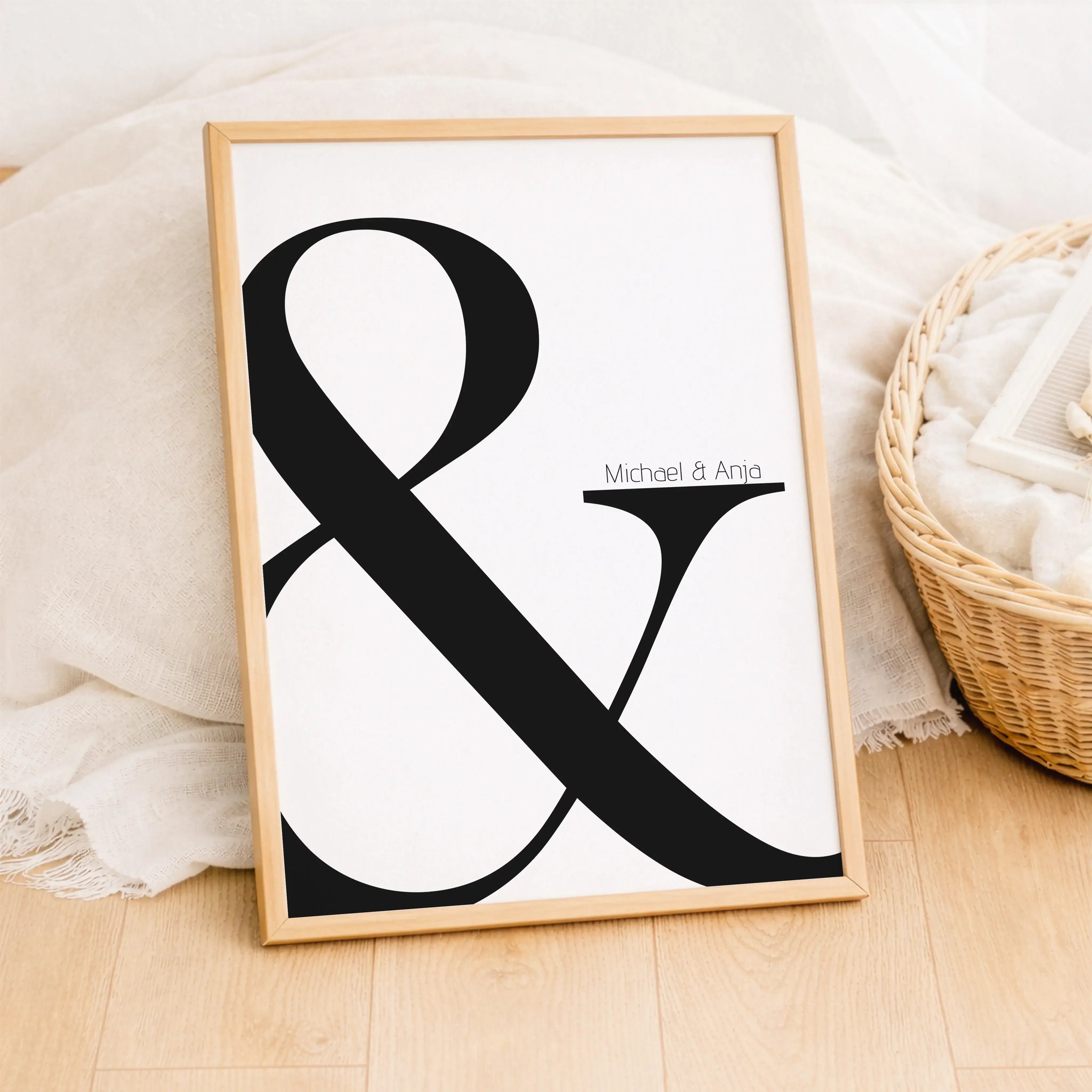 Und Poster-Personalisiertes Poster-famprints-Das Und Poster ist mehr als ein schlichtes Wandbild. Es steht für Verbindung, Zusammenhalt und all die kleinen Momente, die euch als Paar ausmachen. Mit euren Namen personalisiert wird aus einem typografischen