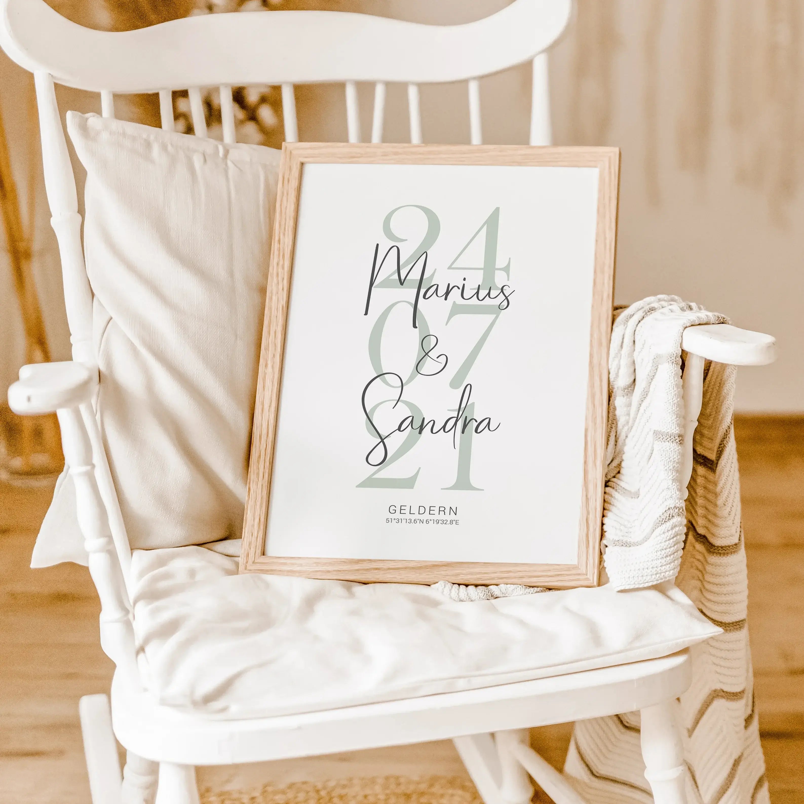 Datum Poster Koordinaten-famprints-Personalisiertes Poster-Entdecke das einzigartige Datum Poster Koordinaten! Personalisiere dieses besondere Poster mit dem Datum, den Namen, dem Ort und den Koordinaten, die für dich eine besondere Bedeutung haben. Egal