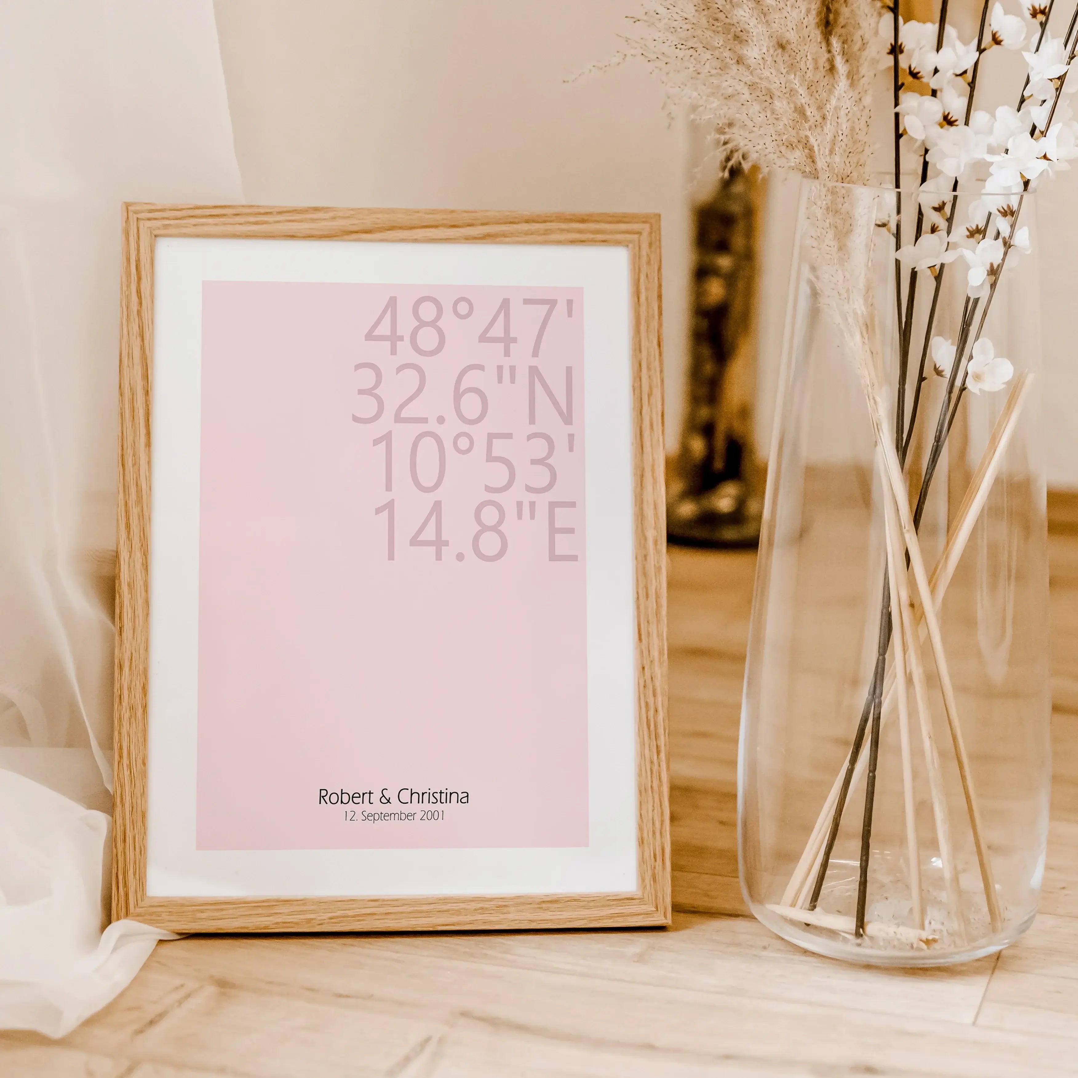 Koordinaten Poster-famprints-Personalisiertes Poster-Dekoriere dein Zuhause mit einem personalisierten Koordinaten Poster. Dieses stilvolle und moderne Poster kannst du mit deinem Wunschtext personalisieren, z.B. Name, Datum, Ort, Koordinaten oder mit dei