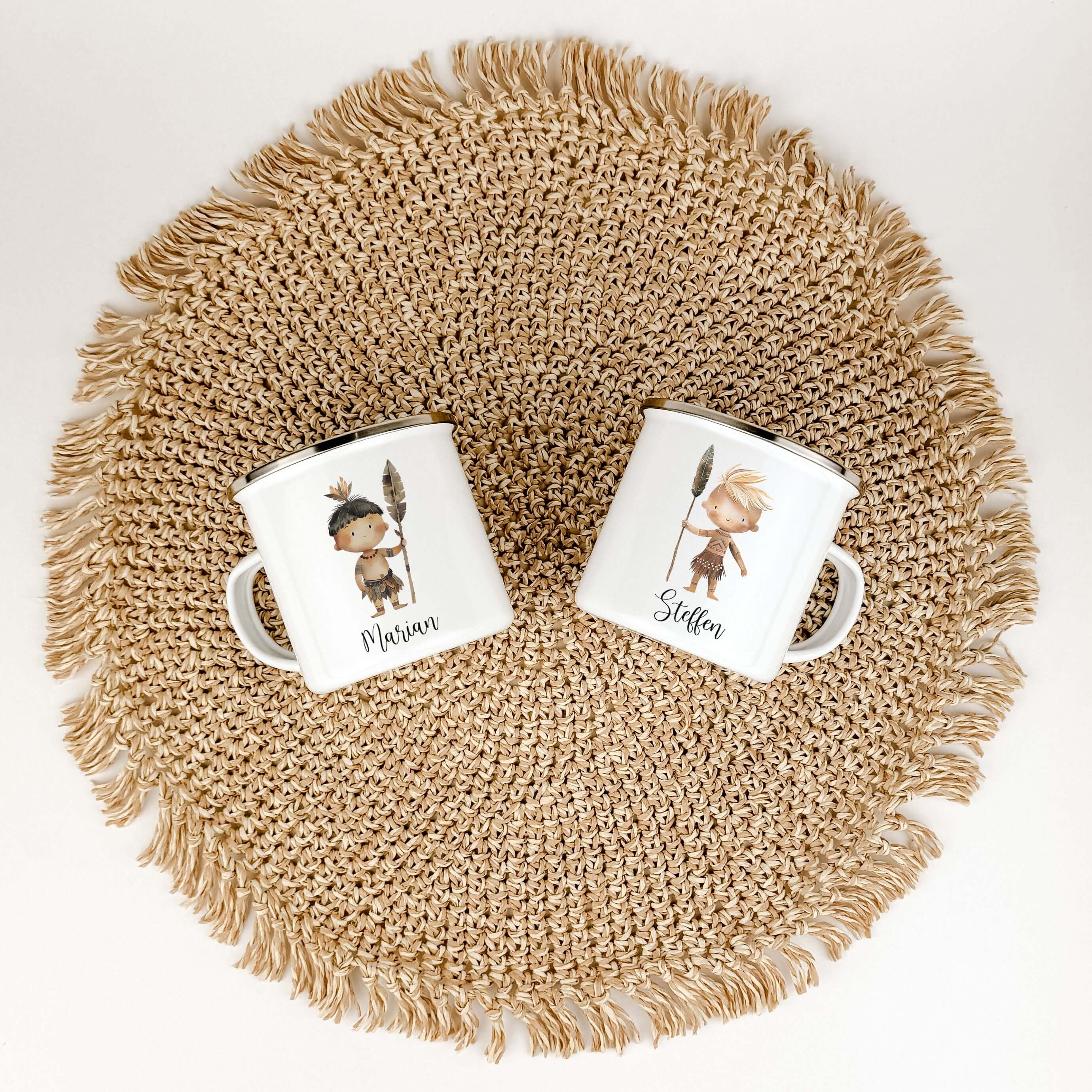 Emaille Tasse Indianer-famprints-Emaille Tasse-Entdecke die zauberhafte Emaille Tasse Indianer, die nicht nur ein praktisches Trinkgefäß ist, sondern auch ein ganz persönliches Geschenk für deine Liebsten. Mit dieser Tasse bringst du Freude in den Alltag