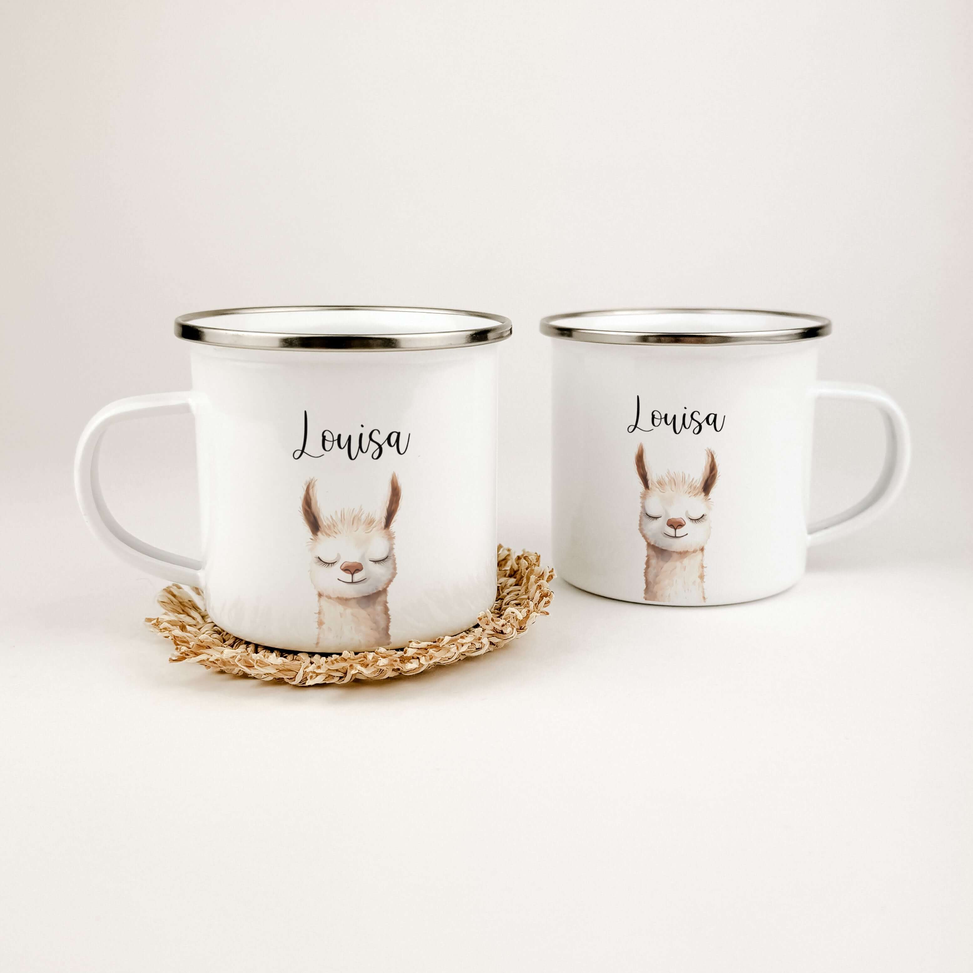 Emaille Tasse Lama Portrait-famprints-Emaille Tasse-Entdecke die charmante Emaille Tasse Lama Portrait – ein absolut einzigartiges personalisiertes Geschenk! Diese Emaille Tasse überzeugt mit einem liebevoll gestalteten Lama-Portrait in Aquarell-Optik, da
