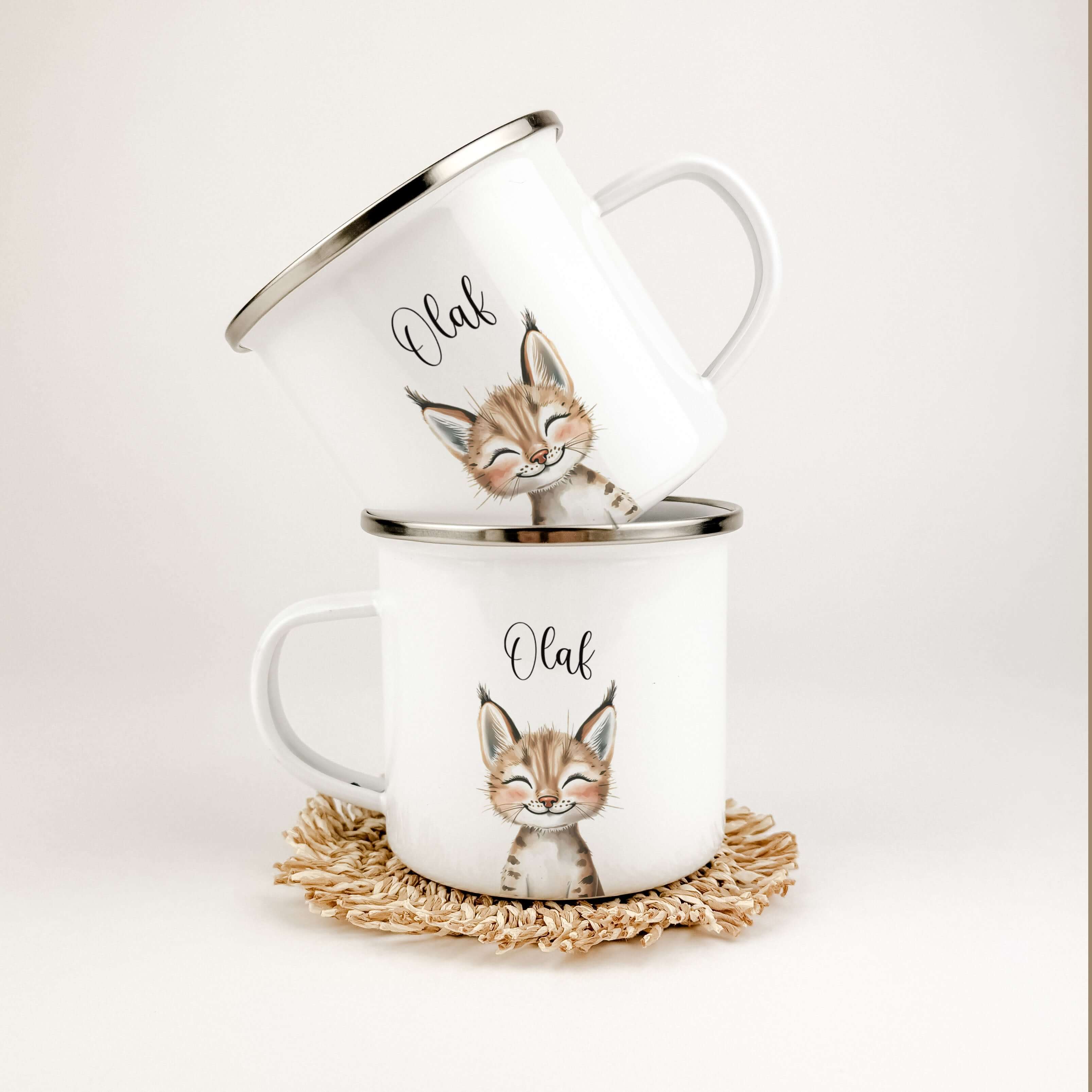 Emaille Tasse Luchs Portrait-famprints-Emaille Tasse-Entdecke die zauberhafte Emaille Tasse Luchs Portrait – das ideale personalisierte Geschenk für kleine Abenteurer! Ob zur Einschulung, Taufe oder zum Geburtstag, dieser Emaille Becher begeistert Kinder