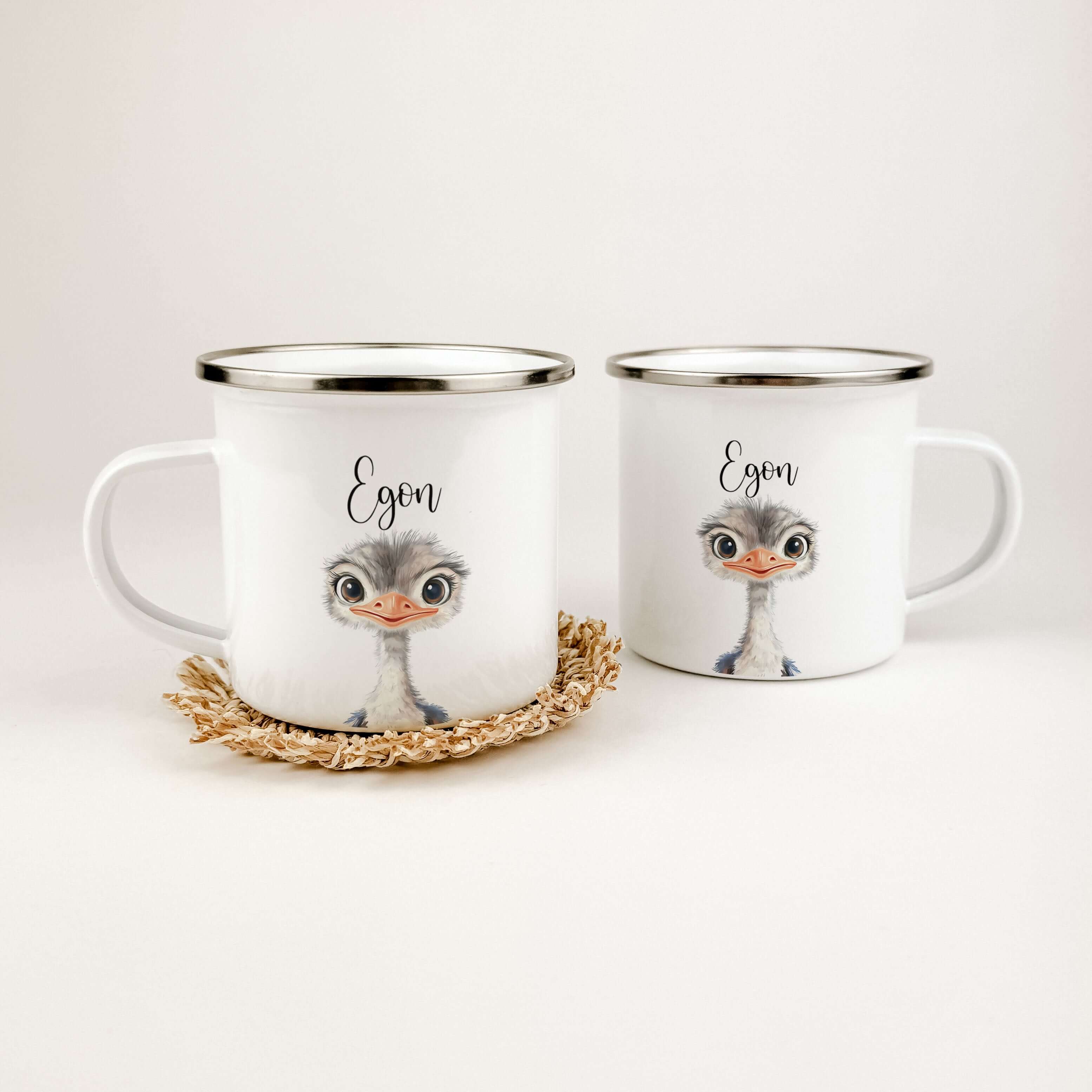 Emaille Tasse Strauß Portrait-famprints-Emaille Tasse-Entdecke die zauberhafte Emaille Tasse Strauß Portrait – das ideale personalisierte Geschenk für Kinder! Egal ob zur Einschulung, Taufe, zu Ostern oder Weihnachten, diese Emaille Tasse personalisiert b