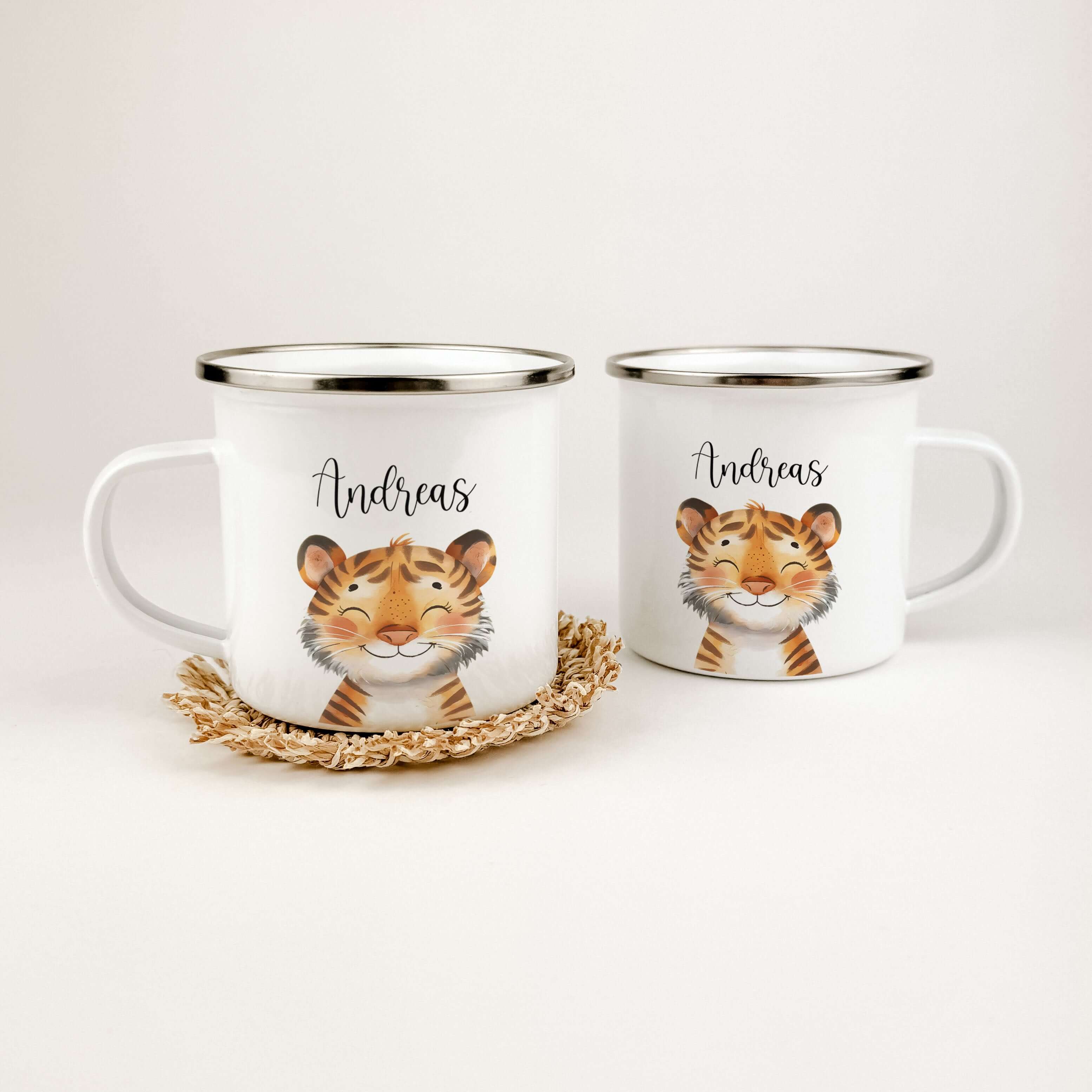 Emaille Tasse Tiger Portrait-famprints-Emaille Tasse-Entdecke die einzigartige Emaille Tasse Tiger Portrait – ein wahres Highlight für kleine Tigerfans! Dieser liebevoll gestaltete Emaille Becher überzeugt mit seinem brillanten Tigerportrait in trendiger
