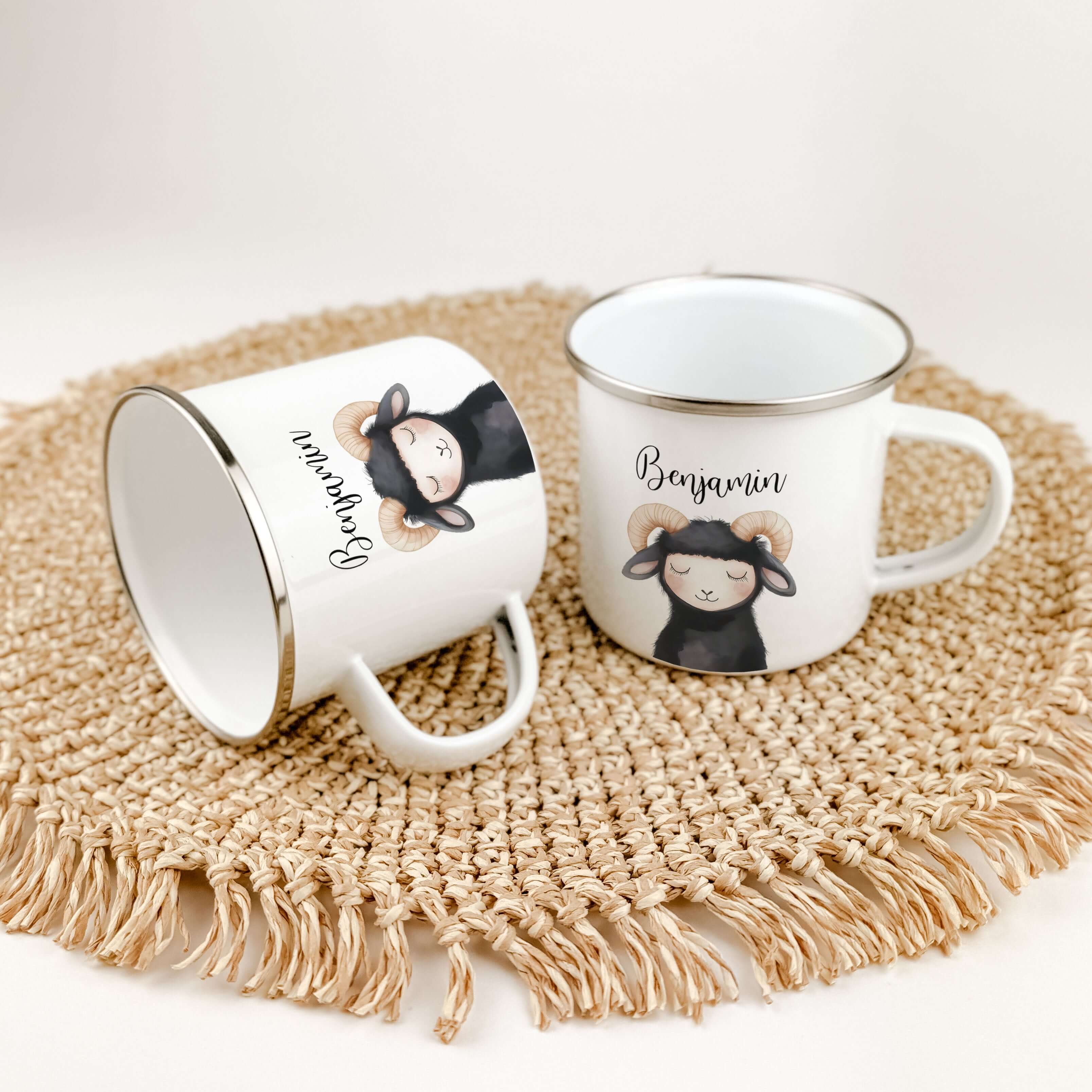 Emaille Tasse Widder Portrait-famprints-Emaille Tasse-Entdecke die einzigartige Emaille Tasse mit dem Widder Portrait – das ideale Geschenk für Kinder zu jedem besonderen Anlass, sei es zur Einschulung, Taufe, Ostern, Weihnachten oder zum Geburtstag. Dies