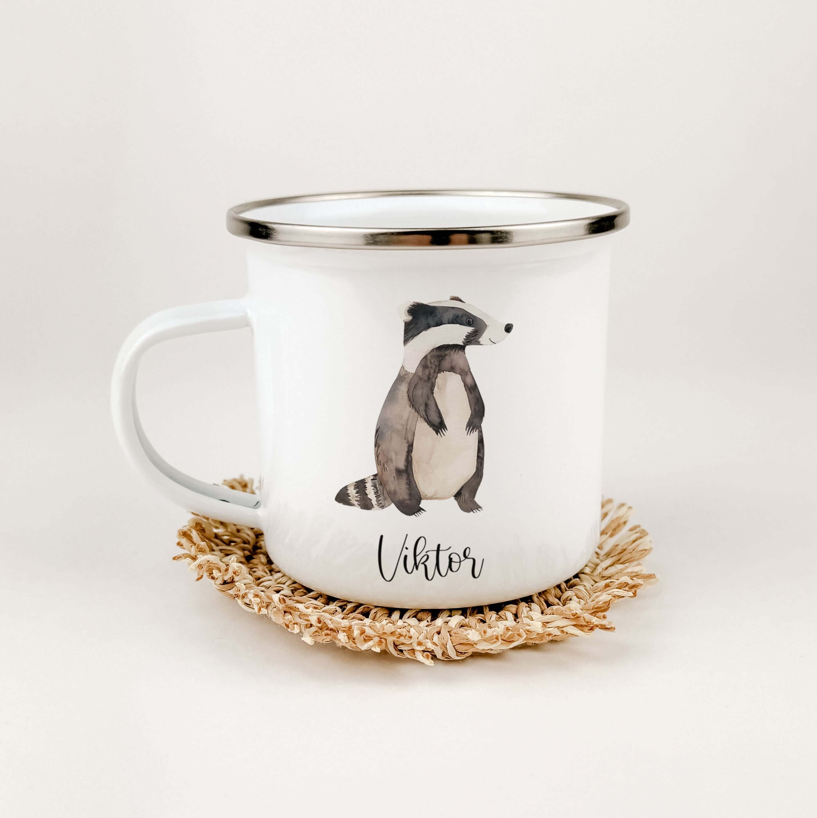 Emaille Tasse Dachs-famprints-Emaille Tasse-Entdecke die zauberhafte Emaille Tasse Dachs – die perfekte Emaille Tasse personalisiert für unvergessliche Momente! Mit ihrem niedlichen Dachs in Aquarell-Optik zaubert sie jedem ein Lächeln ins Gesicht und ist