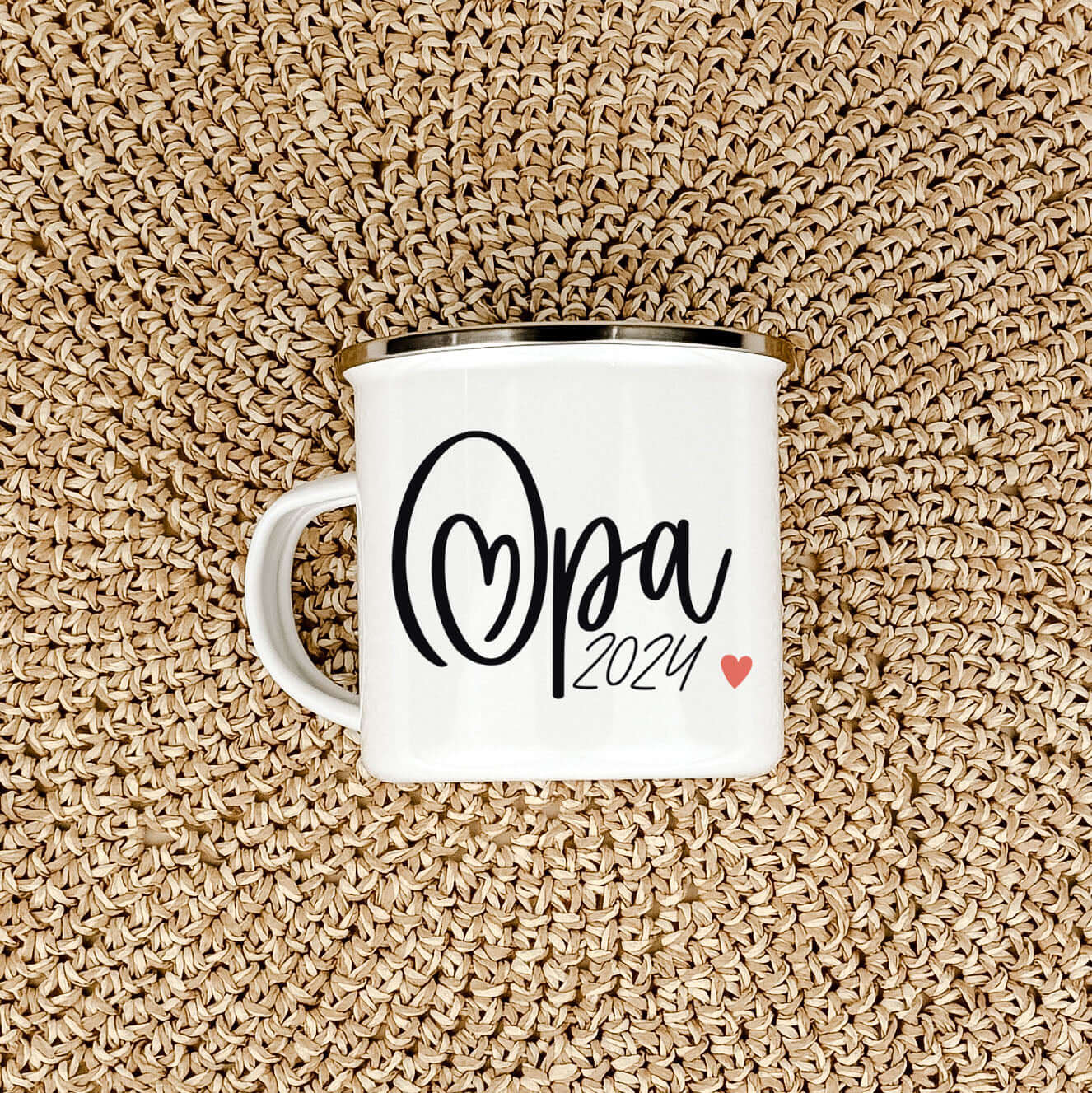 Emaille Tasse Du wirst Opa-famprints-Emaille Tasse-Entdecke die Emaille Tasse "Du wirst Opa" – das perfekte Geschenk für werdende Großeltern! Diese Tasse bietet dir die Möglichkeit, eine persönliche Widmung und das Jahr hinzuzufügen, und sorgt für unverge