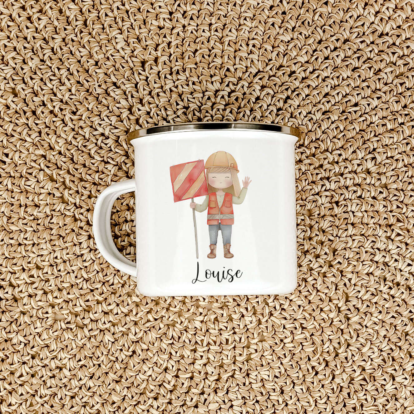 Emaille Tasse Bauarbeiterin-famprints-Emaille Tasse-Entdecke die bezaubernde Emaille Tasse für kleine Bauarbeiterinnen! Diese personalisierte Tasse mit deinem Namen ist nicht nur ein echter Hingucker, sondern auch praktisch und langlebig. Der liebevoll ge