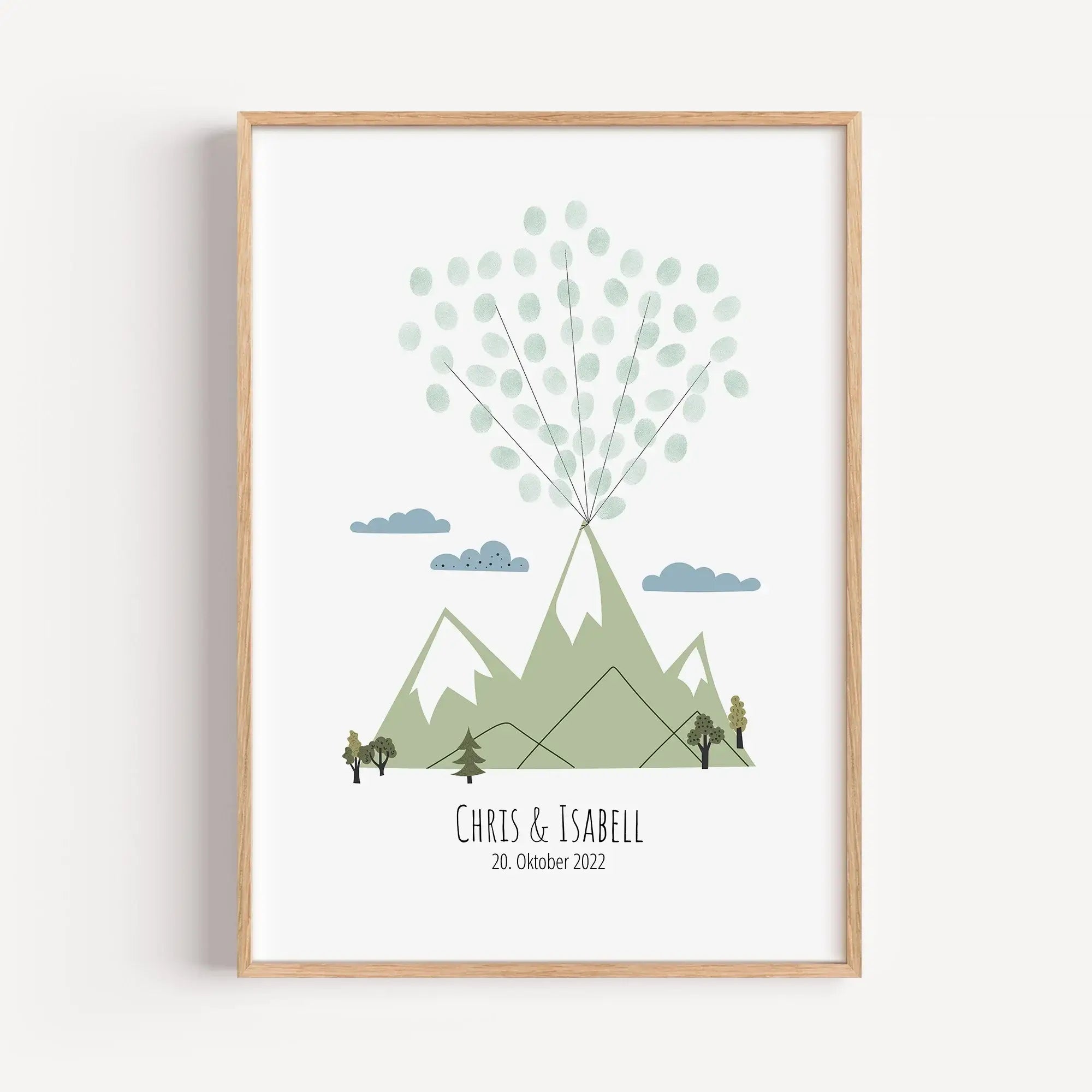 Fingerabdruck Bild 'Berge'-famprints-Personalisiertes Poster-Auf dem Fingerabdruck Bild 'Berge' befindet sich eine große Berglandschaft, wahlweise in den Farbvarianten Polish Grey, Pale Rose oder Fog Green. Am Fuß des Berges befinden sich einige kleine Bä