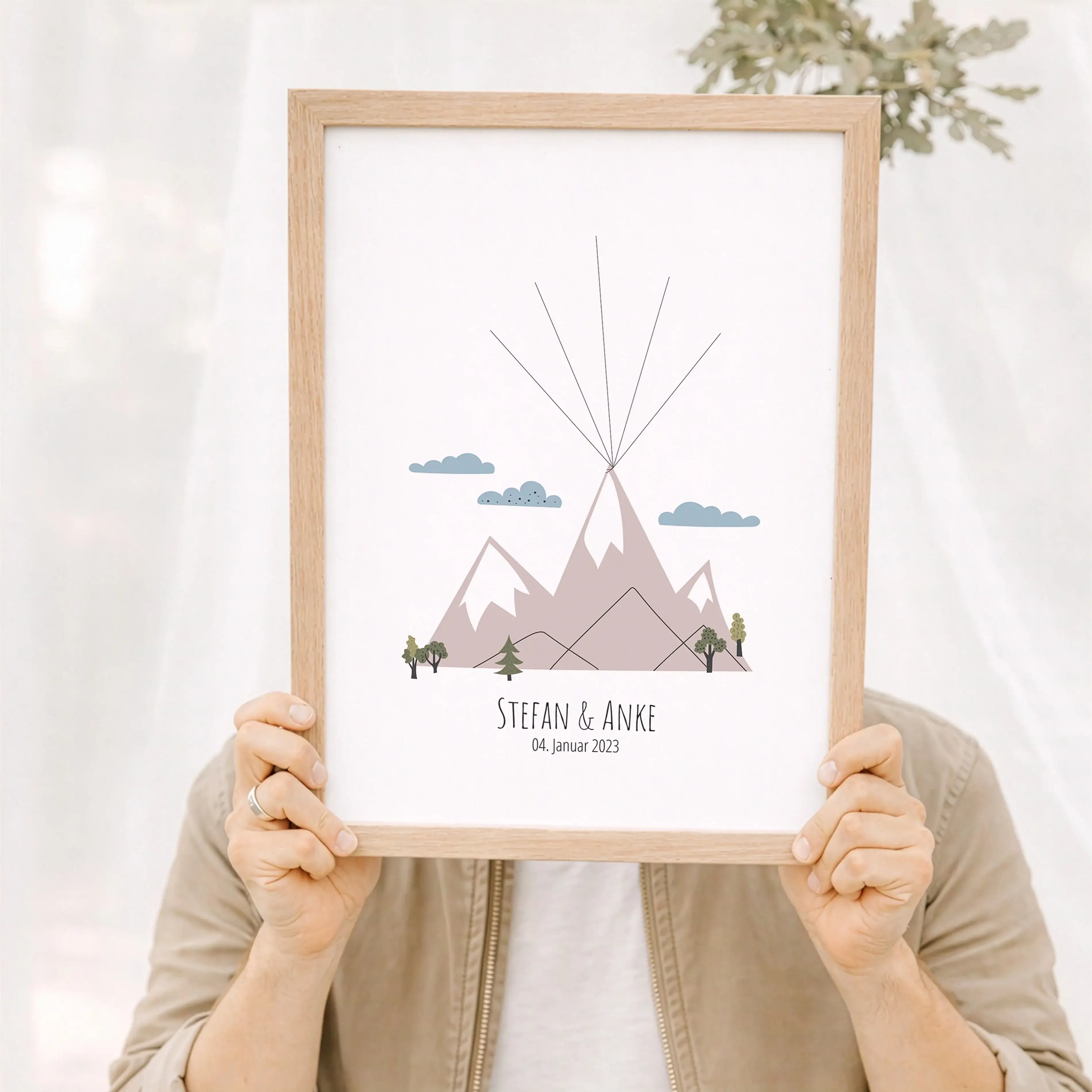 Fingerabdruck Bild 'Berge'-Personalisiertes Poster-famprints-Das Fingerabdruck Bild Berge von famprints steht für eine besondere Botschaft: Gemeinsam könnt ihr Berge versetzen. In der Illustration wird eine ruhige Berglandschaft gezeigt, die scheinbar von