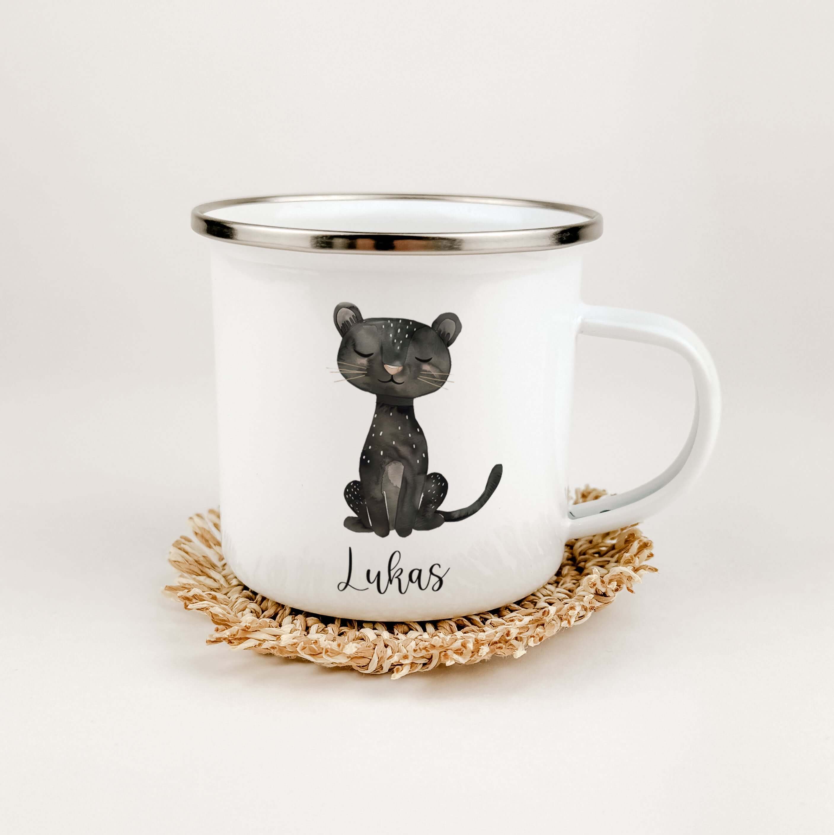 Emaille Tasse Panther-famprints-Emaille Tasse-Entdecke die zauberhafte Emaille Tasse Panther, die perfekt für deinen kleinen Liebling ist! Diese Emaille Tasse personalisiert mit einem liebevollen Panther-Motiv wird sofort zum Lieblingsbecher deines Kindes