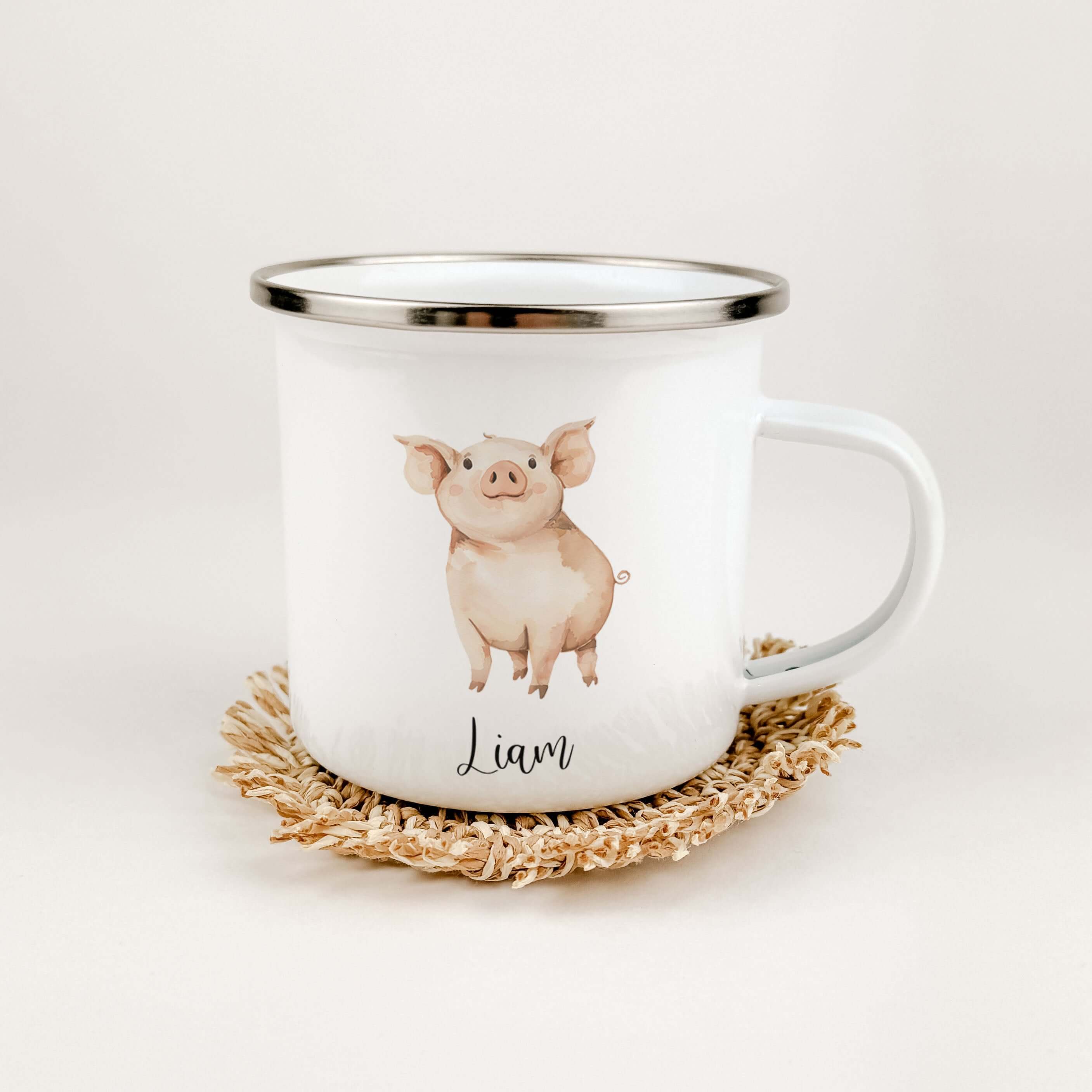 Emaille Tasse Schwein-famprints-Emaille Tasse-Entdecke die zauberhafte Emaille Tasse Schwein, die nicht nur ein funktionales Lieblingsstück, sondern auch ein persönliches Geschenk für Kinder ist! Diese Emaille Tasse personalisiert macht jeden Schluck zu e
