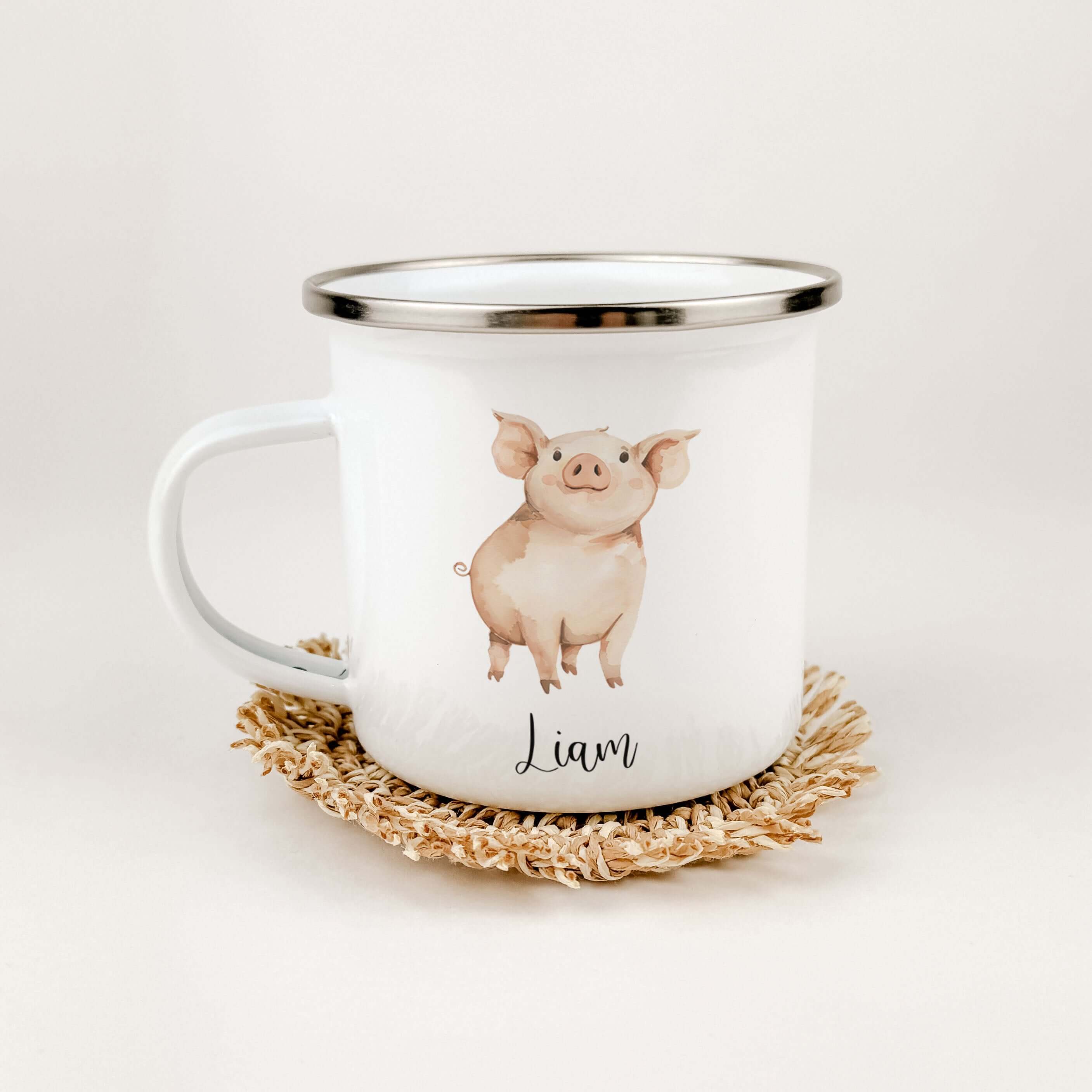 Emaille Tasse Schwein-famprints-Emaille Tasse-Entdecke die zauberhafte Emaille Tasse Schwein, die nicht nur ein funktionales Lieblingsstück, sondern auch ein persönliches Geschenk für Kinder ist! Diese Emaille Tasse personalisiert macht jeden Schluck zu e