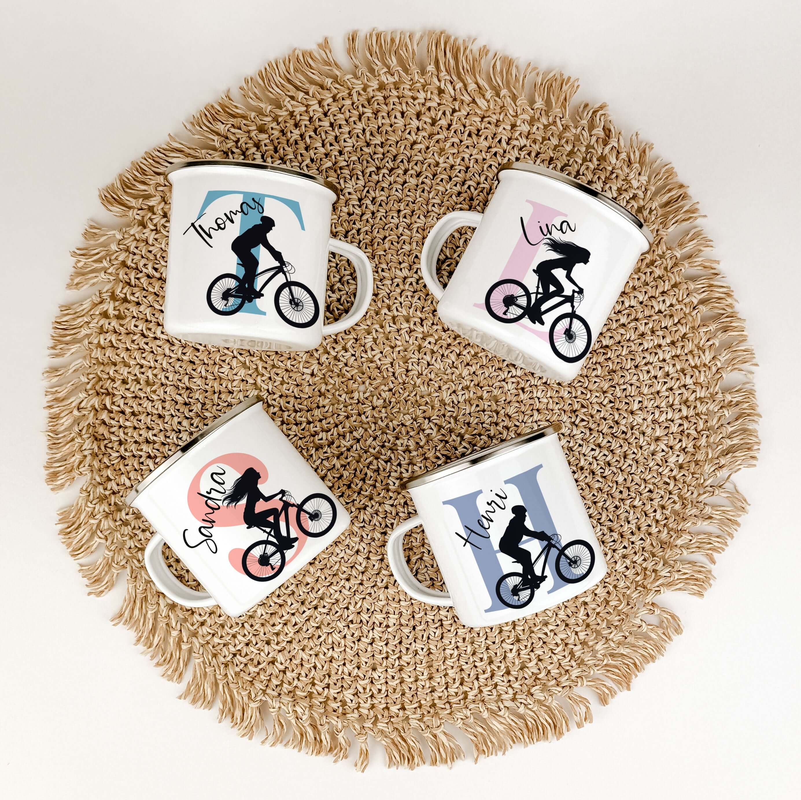Emaille Tasse mit Namen Fahrrad-famprints-Emaille Tasse-Entdecke die Emaille Tasse mit Namen Fahrrad – dein perfekter Begleiter für jeden Tag! Mit einem Fassungsvermögen von 300 ml und einem Gewicht von nur 134 g ist sie leicht und handlich, ideal für unt