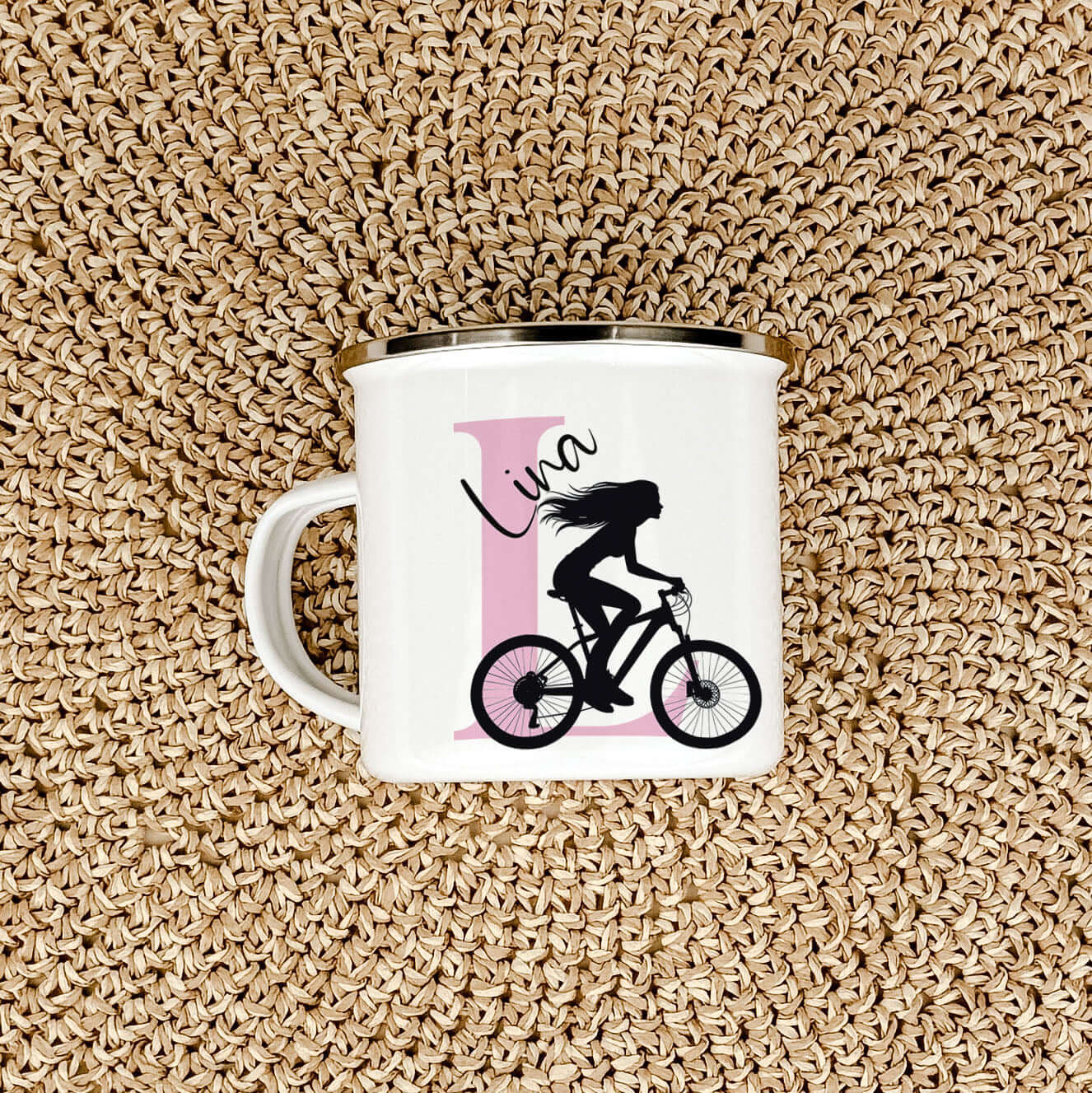Emaille Tasse mit Namen Fahrrad-famprints-Emaille Tasse-Entdecke die Emaille Tasse mit Namen Fahrrad – dein perfekter Begleiter für jeden Tag! Mit einem Fassungsvermögen von 300 ml und einem Gewicht von nur 134 g ist sie leicht und handlich, ideal für unt