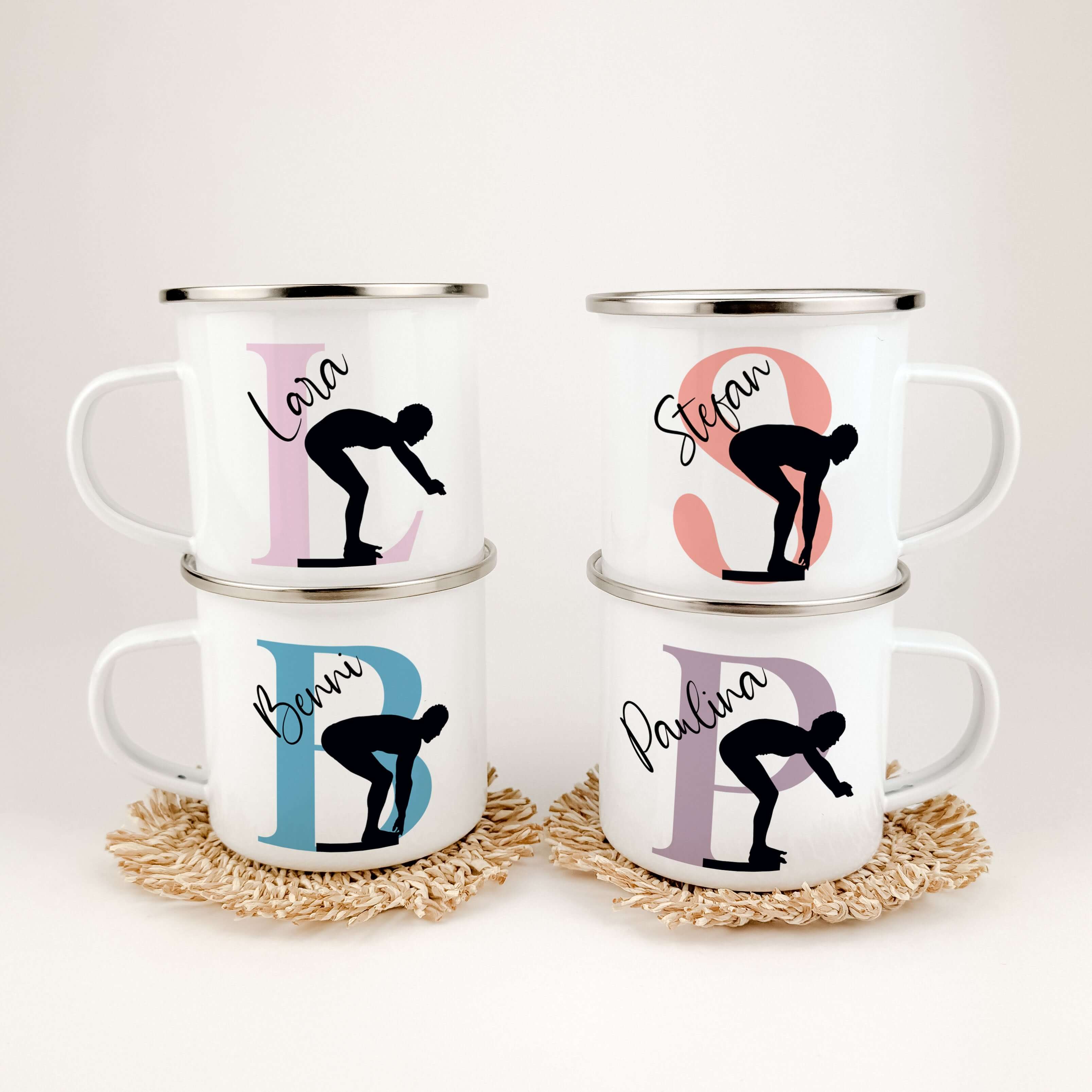 Emaille Tasse mit Namen Schwimmen-famprints-Emaille Tasse-Entdecke die perfekte Emaille Tasse für alle kleinen Schwimmfans! Diese personalisierte Tasse bringt nicht nur Freude, sondern auch eine ganz besondere Note in den Alltag. Stelle dir vor, wie dein