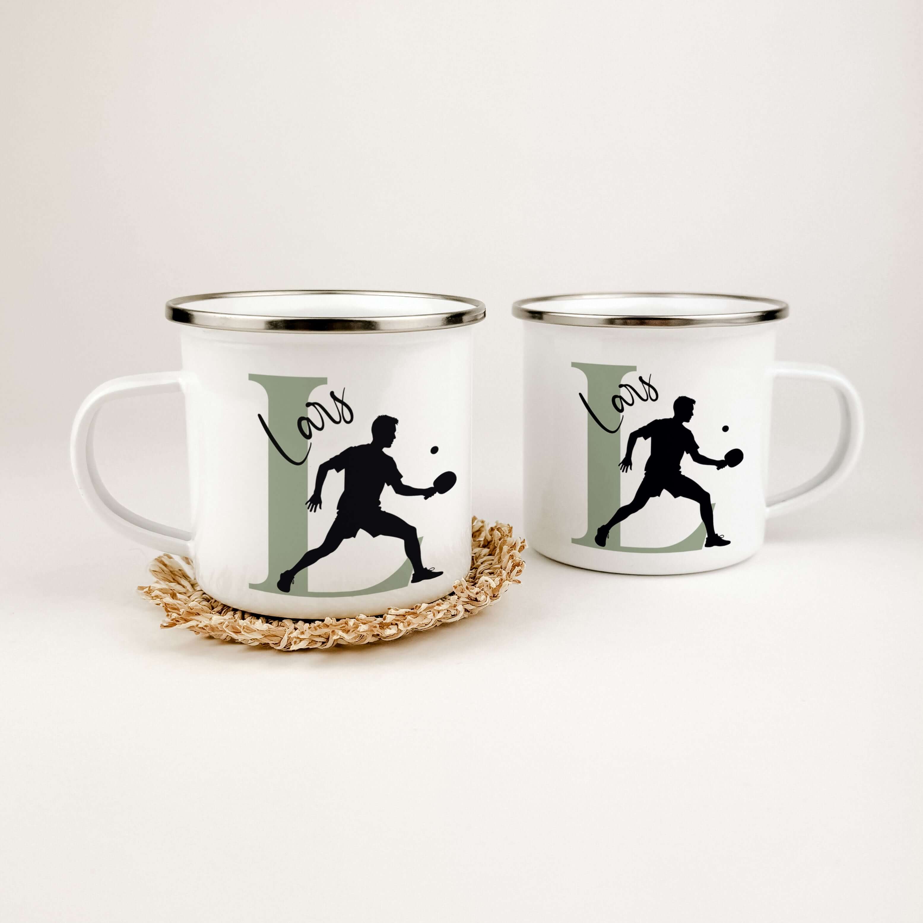 Emaille Tasse mit Namen Tischtennis-famprints-Emaille Tasse-Entdecke die perfekte Emaille Tasse für Tischtennis-Liebhaber! Mit dieser individuell gestaltbaren Tasse bringst du nicht nur Farbe in deinen Alltag, sondern schaffst auch ein einzigartiges Gesch