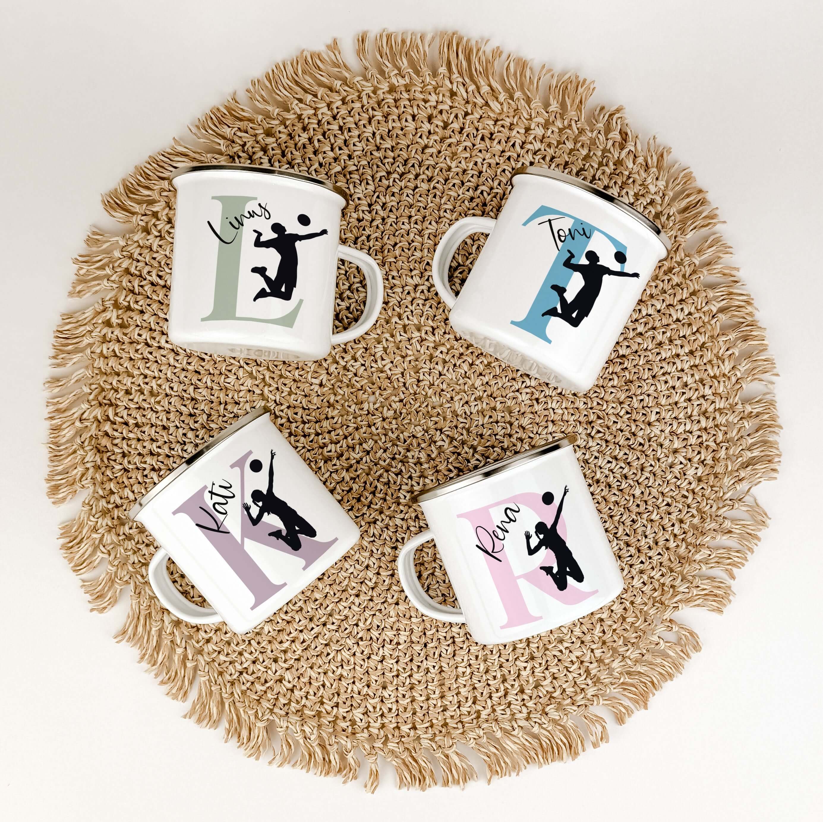 Emaille Tasse mit Namen Volleyball-famprints-Emaille Tasse-Entdecke die perfekte Kombination aus Individualität und Leidenschaft mit unserer personalisierten Emaille Tasse für Volleyball-Fans! Diese einzigartige Tasse ist nicht nur ein praktischer Begleit