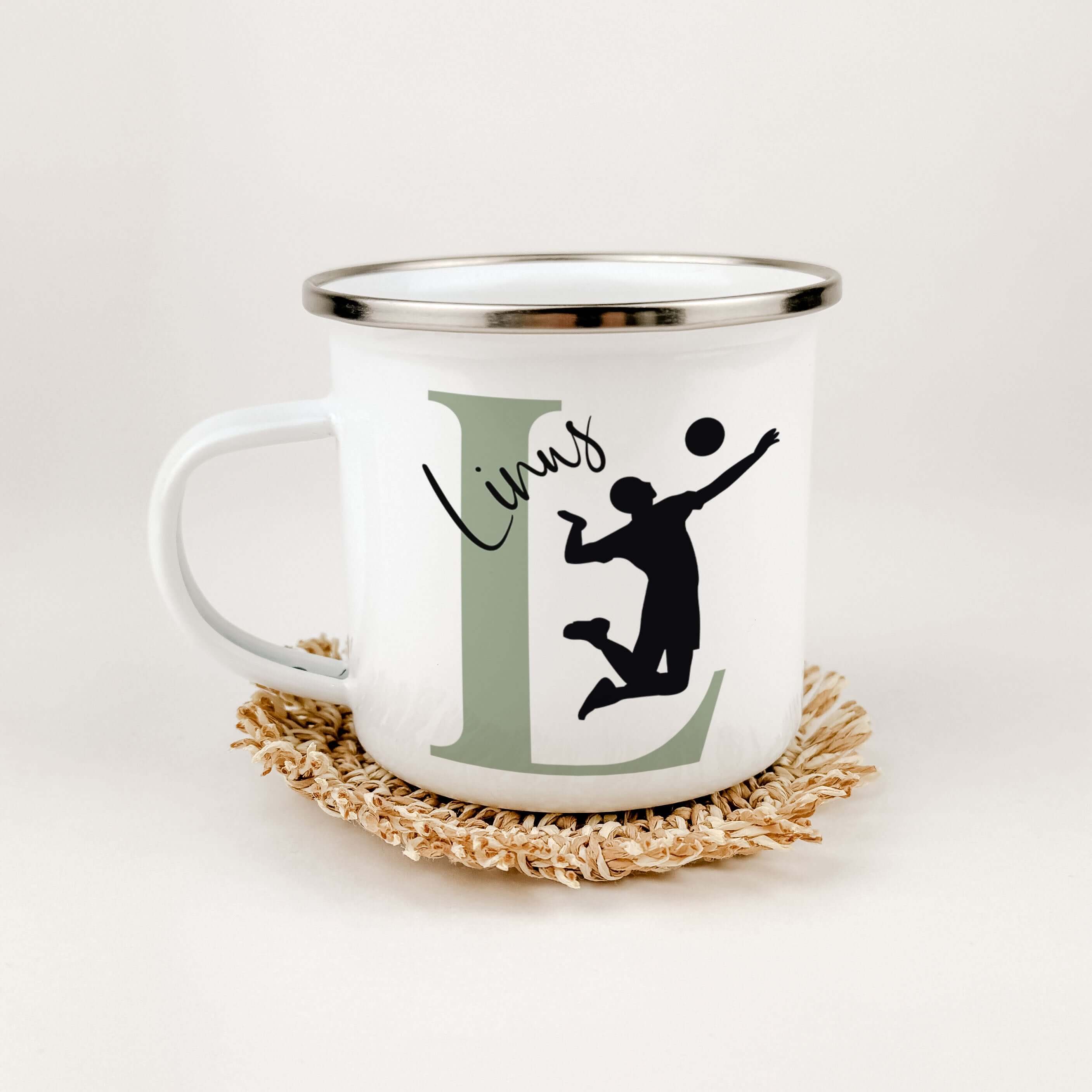 Emaille Tasse mit Namen Volleyball-famprints-Emaille Tasse-Entdecke die perfekte Kombination aus Individualität und Leidenschaft mit unserer personalisierten Emaille Tasse für Volleyball-Fans! Diese einzigartige Tasse ist nicht nur ein praktischer Begleit