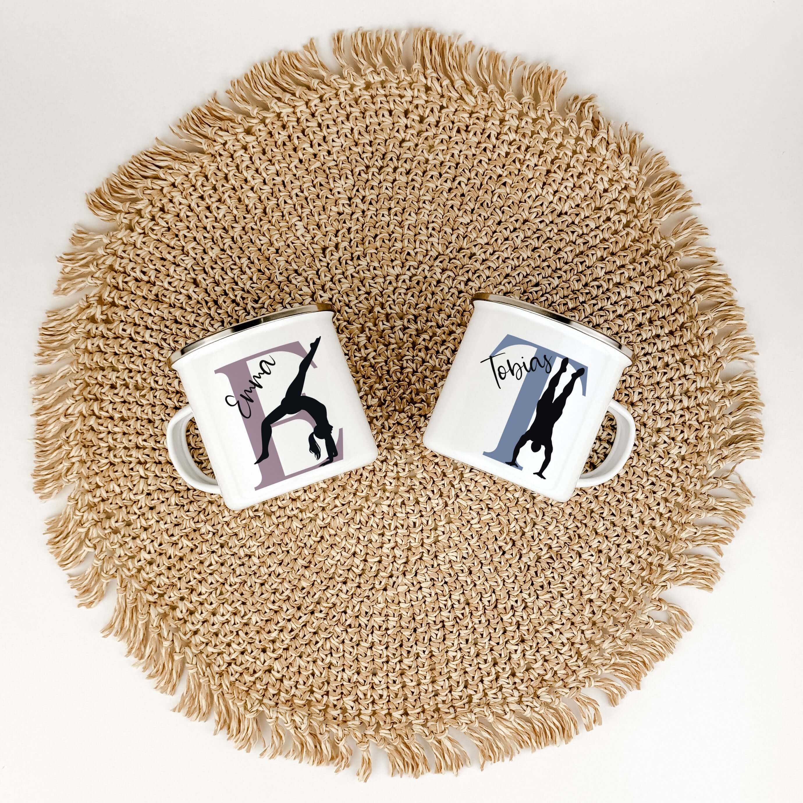 Emaille Tasse mit Namen Turnen-famprints-Emaille Tasse-Entdecke die Emaille Tasse mit Namen Turnen – das perfekte Geschenk für junge Turnerinnen und Turner! Mit dieser personalisierten Tasse bringst du nicht nur Freude, sondern auch einen Hauch von Indivi
