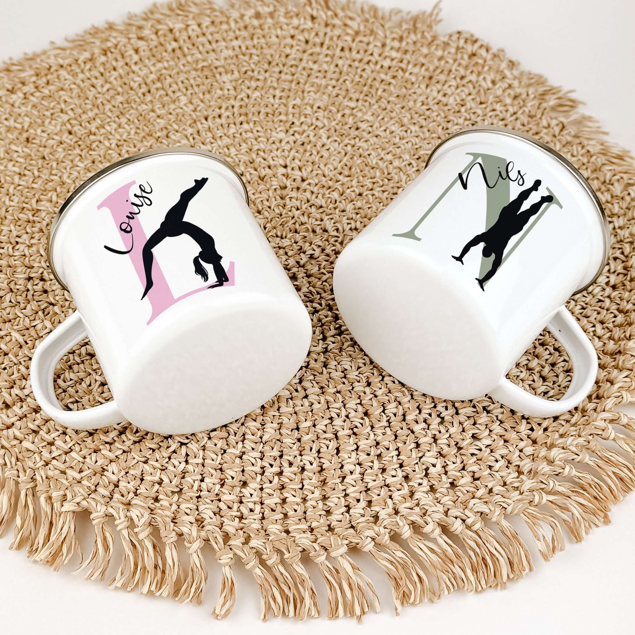 Emaille Tasse mit Namen Turnen-famprints-Emaille Tasse-Entdecke die Emaille Tasse mit Namen Turnen – das perfekte Geschenk für junge Turnerinnen und Turner! Mit dieser personalisierten Tasse bringst du nicht nur Freude, sondern auch einen Hauch von Indivi