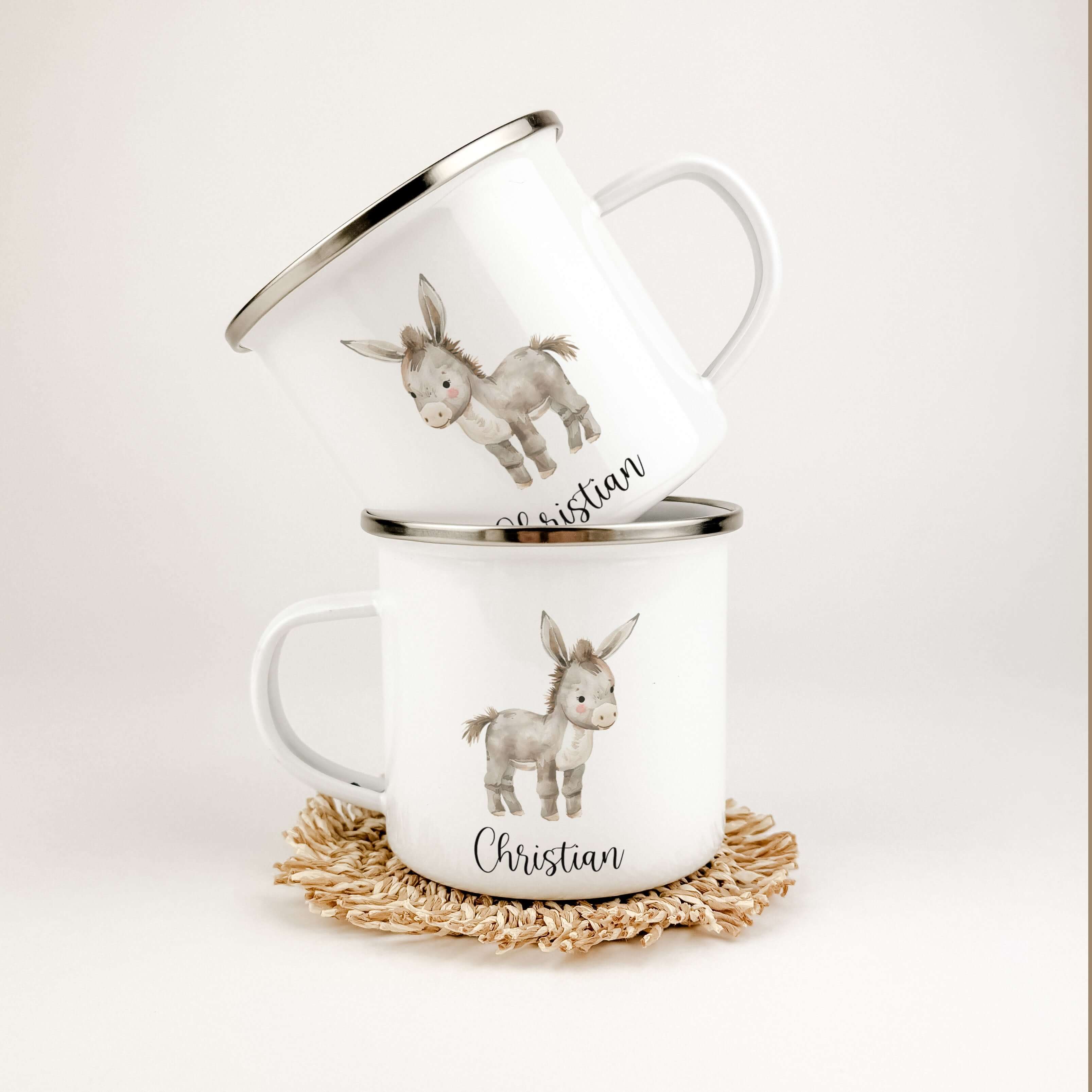 Emaille Tasse Esel-famprints-Emaille Tasse-Entdecke die zauberhafte Emaille Tasse Esel von famprints – das perfekte Geschenk für kleine Entdecker! Diese personalisierte Tasse bringt mit ihrem süßen Aquarell-Esel nicht nur Freude ins Kinderzimmer, sondern
