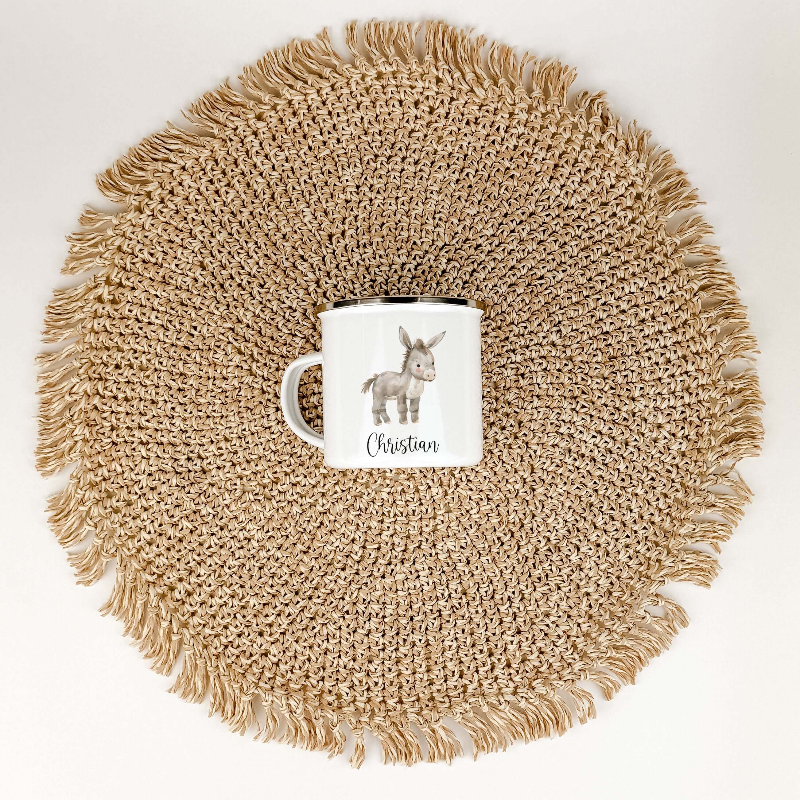 Emaille Tasse Esel-famprints-Emaille Tasse-Entdecke die zauberhafte Emaille Tasse Esel von famprints – das perfekte Geschenk für kleine Entdecker! Diese personalisierte Tasse bringt mit ihrem süßen Aquarell-Esel nicht nur Freude ins Kinderzimmer, sondern