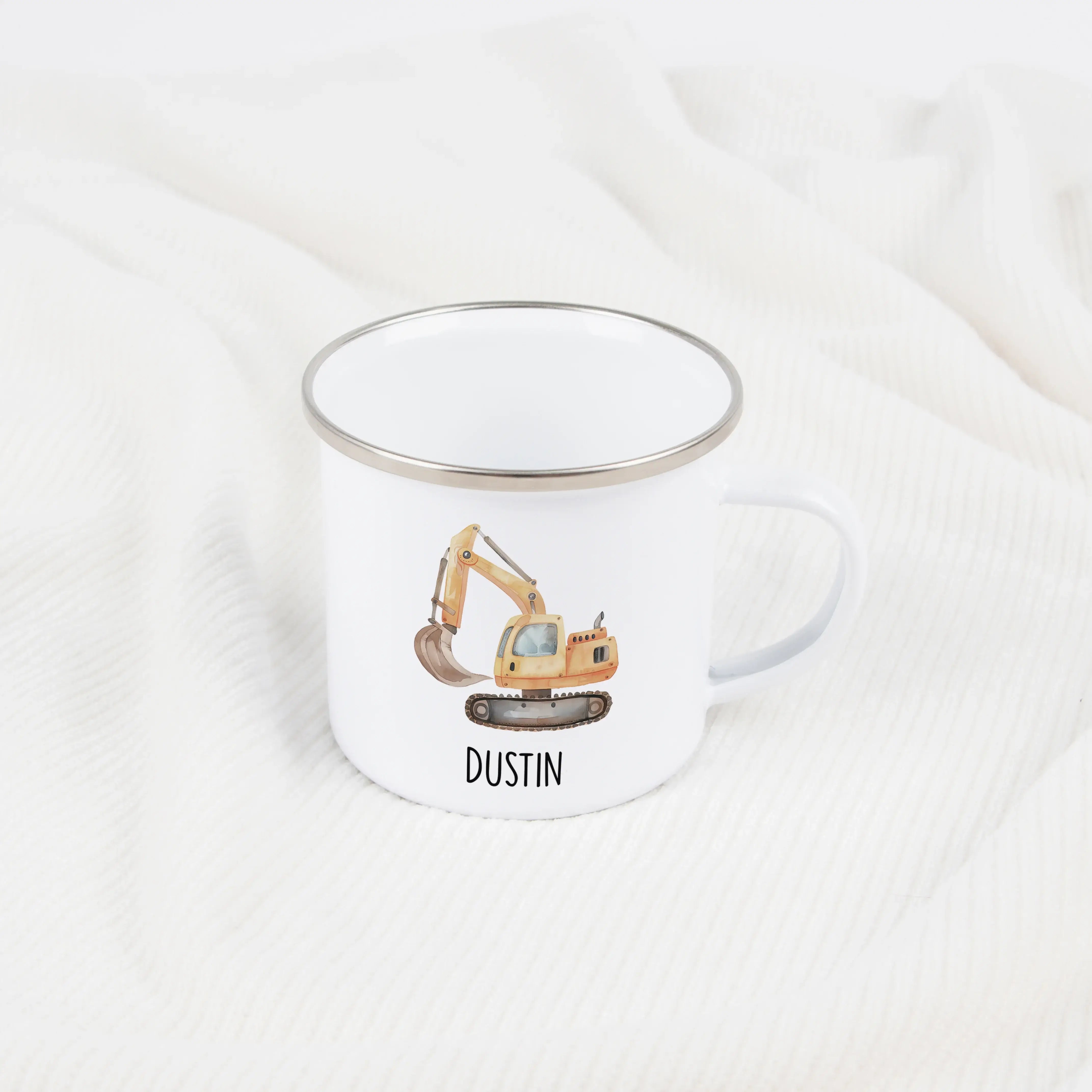 Emaille Tasse Bagger-Emaille Tasse-famprints-Die Emaille Tasse Bagger von famprints bringt kleine Baustellen-Fans zum Strahlen und verwandelt jedes Getränk in einen besonderen Moment. Du kannst zwischen zwei liebevoll gestalteten Motiven wählen: einem krä