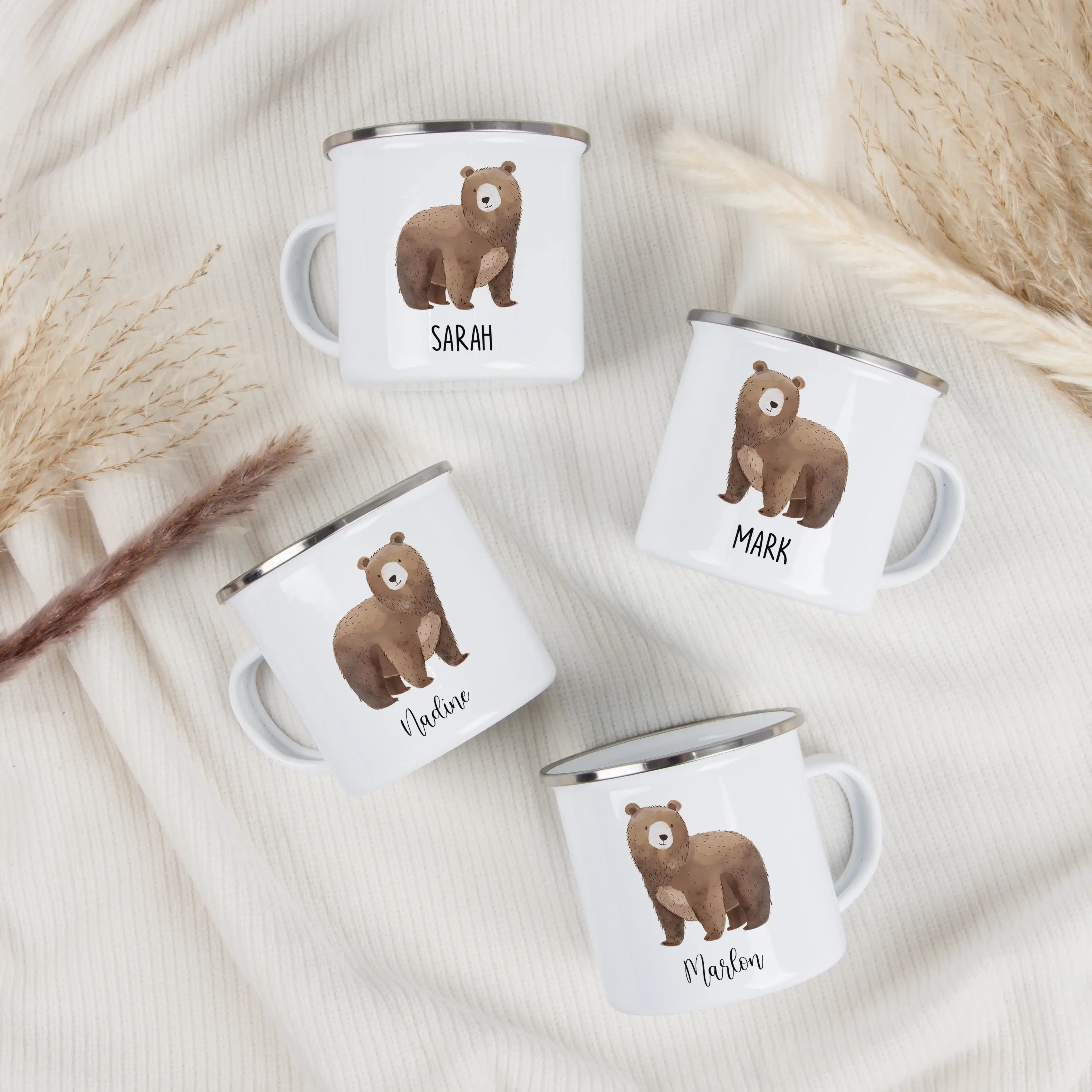 Emaille Tasse Bär No2-Emaille Tasse-famprints-Die Emaille Tasse Bär No2 verbindet liebevolles Design mit persönlicher Note und wird so schnell zum Lieblingsbecher kleiner Abenteurer. Der sanfte Aquarellstil des Bärenmotiv sorgt für einen warmen, kindgerec