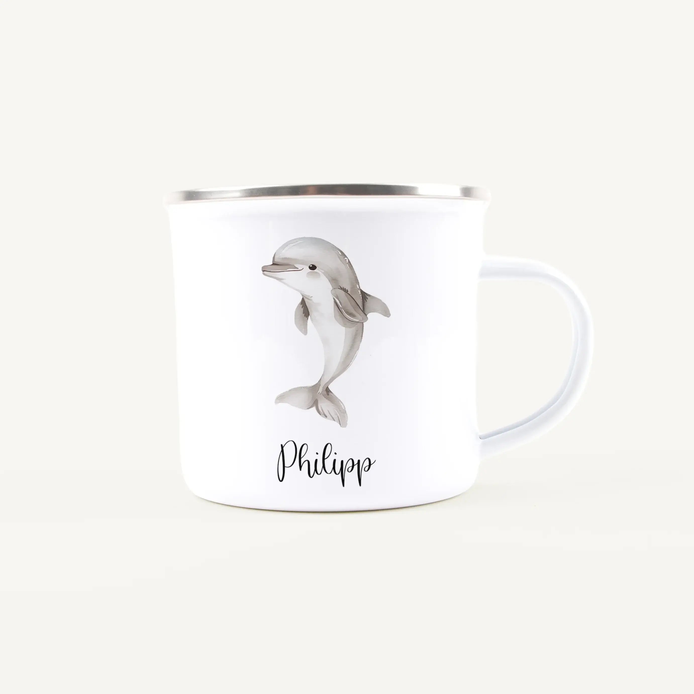Emaille Tasse Delfin-Emaille Tasse-famprints-Die Emaille Tasse Delfin von famprints verbindet liebevolles Design mit persönlicher Note und wird so schnell zum täglichen Begleiter im Kinderzimmer. Der sanfte Delfin in Aquarell-Optik wirkt wie aus einem Bil