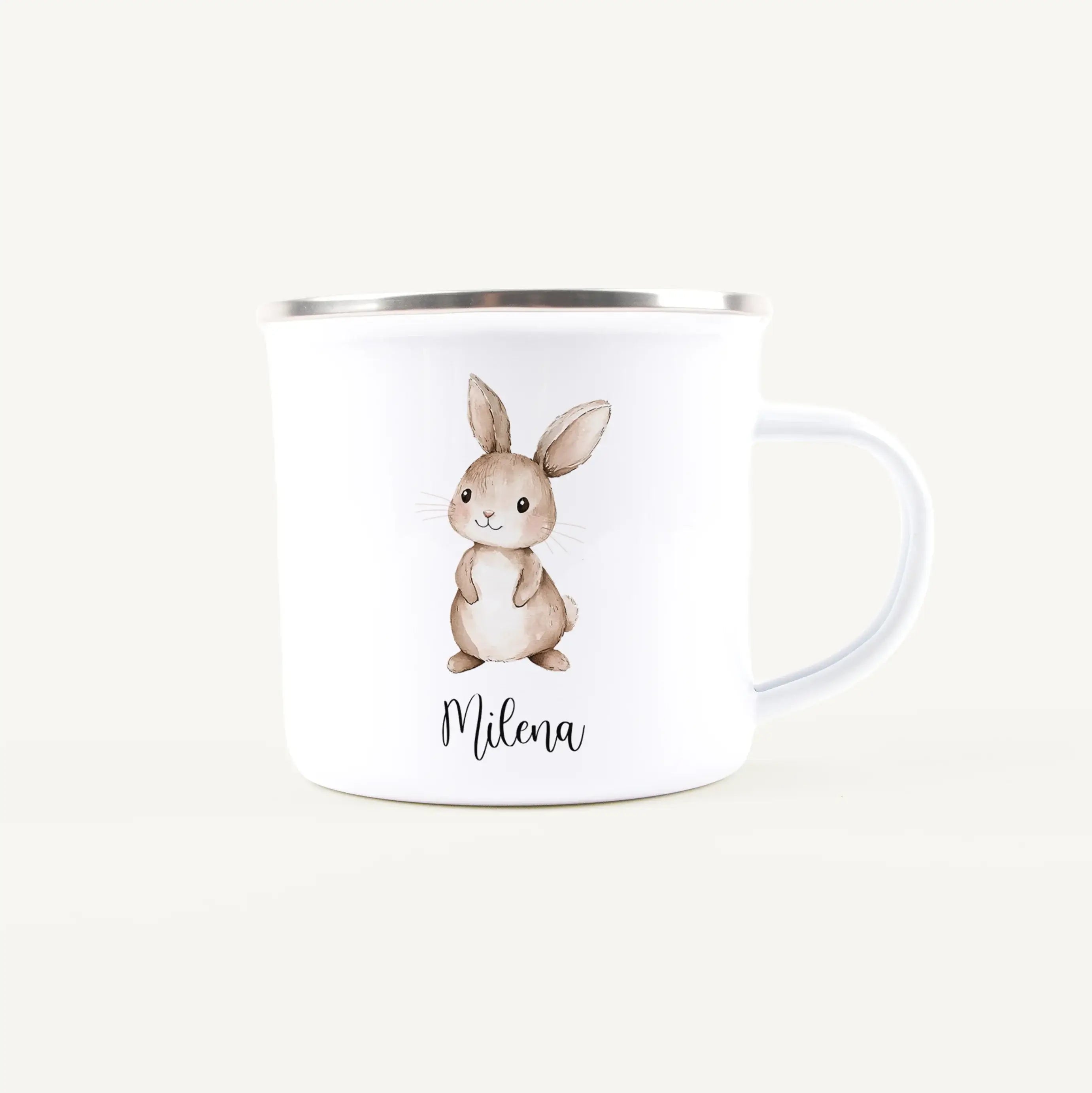 Emaille Tasse Hase-Emaille Tasse-famprints-Die Emaille Tasse Hase von famprints macht kleinen Hasenfans jeden Morgen ein bisschen glücklicher. Auf der weißen Tasse kannst du zwischen einem hellbraunen oder einem weißen Hasen im sanften Wasserfarben-Look w