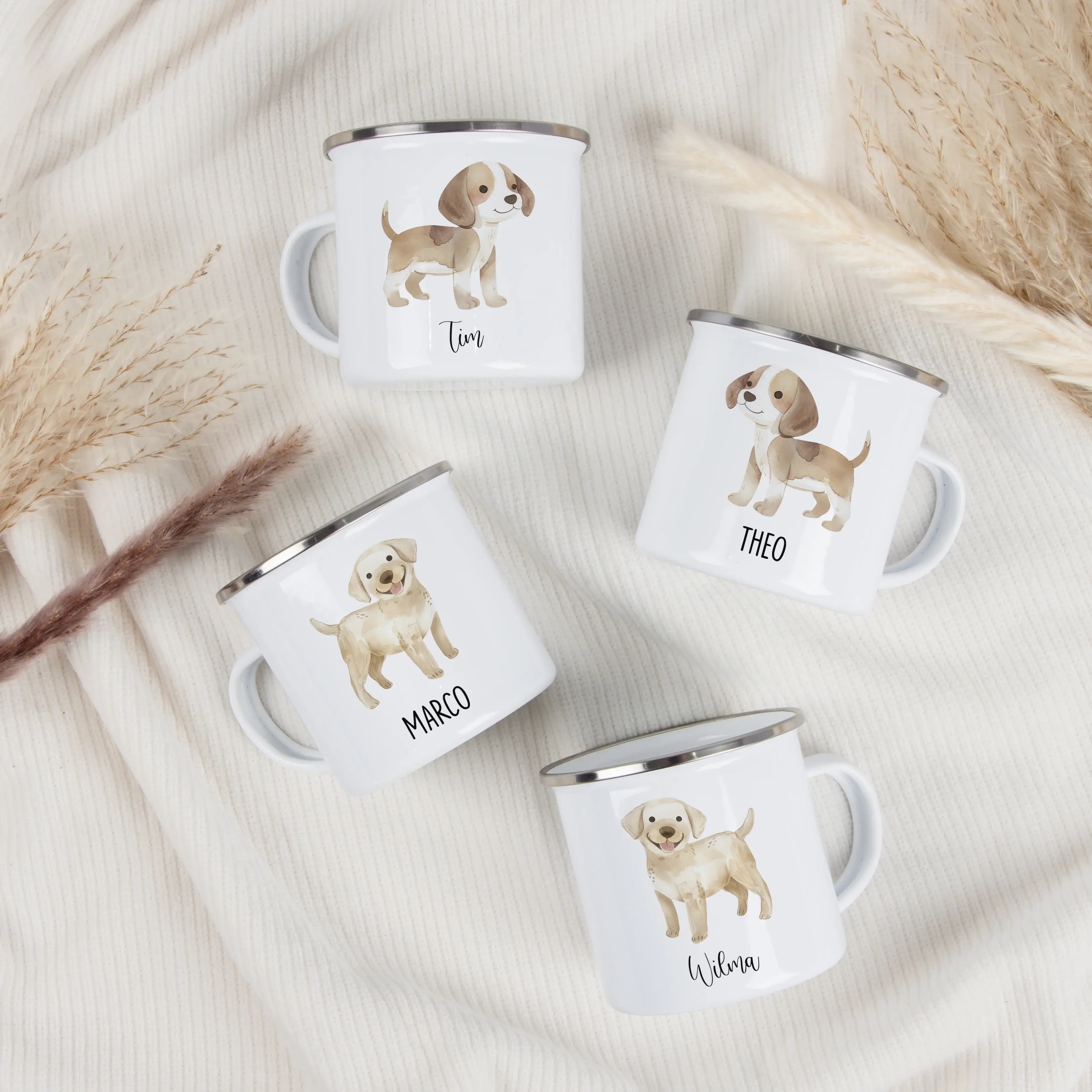Emaille Tasse Hund-Emaille Tasse-famprints-Die Emaille Tasse Hund von famprints ist ein liebevoll gestaltetes Geschenk für Kinder, das jeden Morgen ein kleines Stück Freude auf den Frühstückstisch bringt. Du kannst aus vier unterschiedlichen Hundemotiven