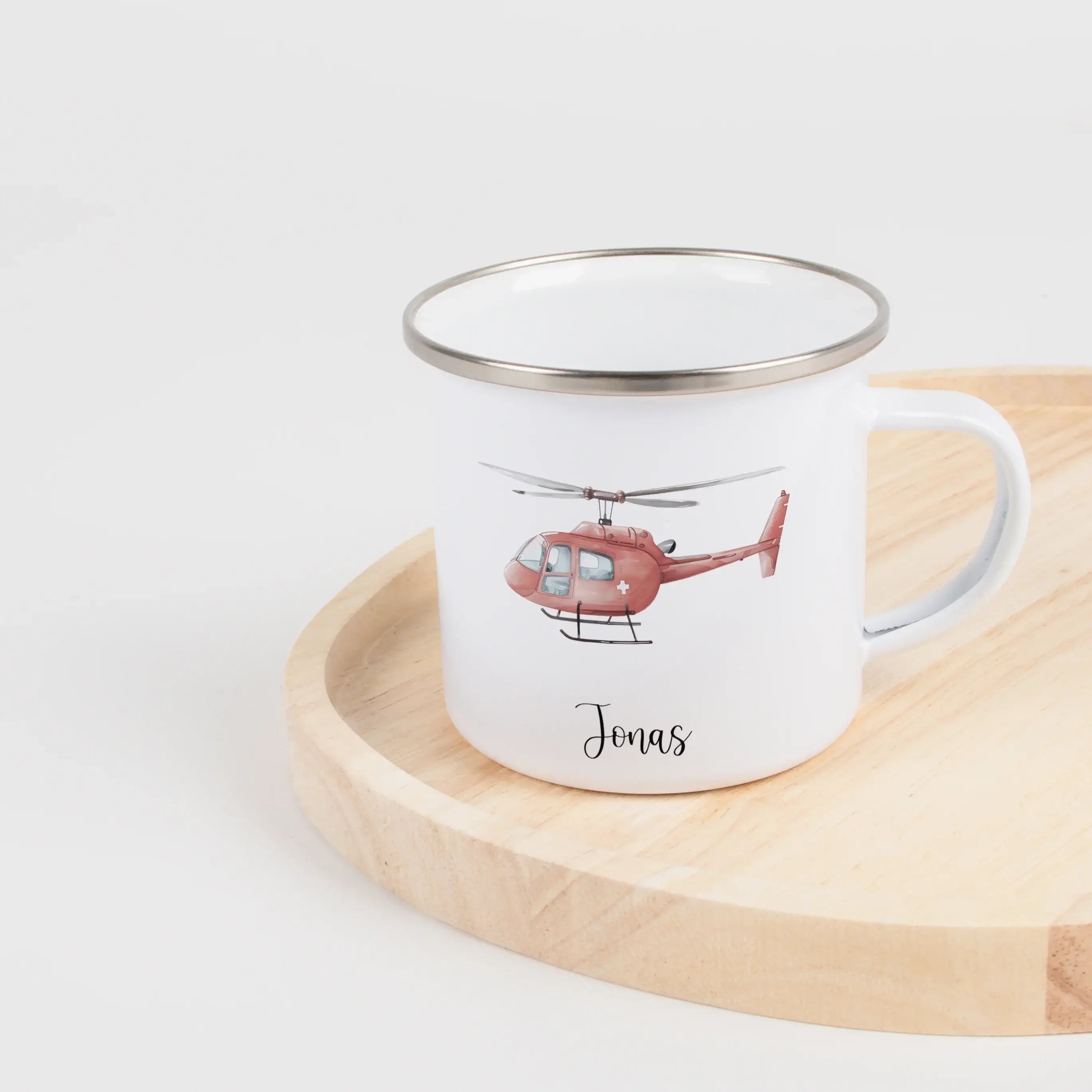 Emaille Tasse Hubschrauber-Emaille Tasse-famprints-Die Emaille Tasse Hubschrauber von famprints verbindet liebevolles Design mit einer persönlichen Note, die Kinder im Alltag begleitet. Das detailreiche Hubschrauber-Motiv in weichen Aquarellfarben weckt s